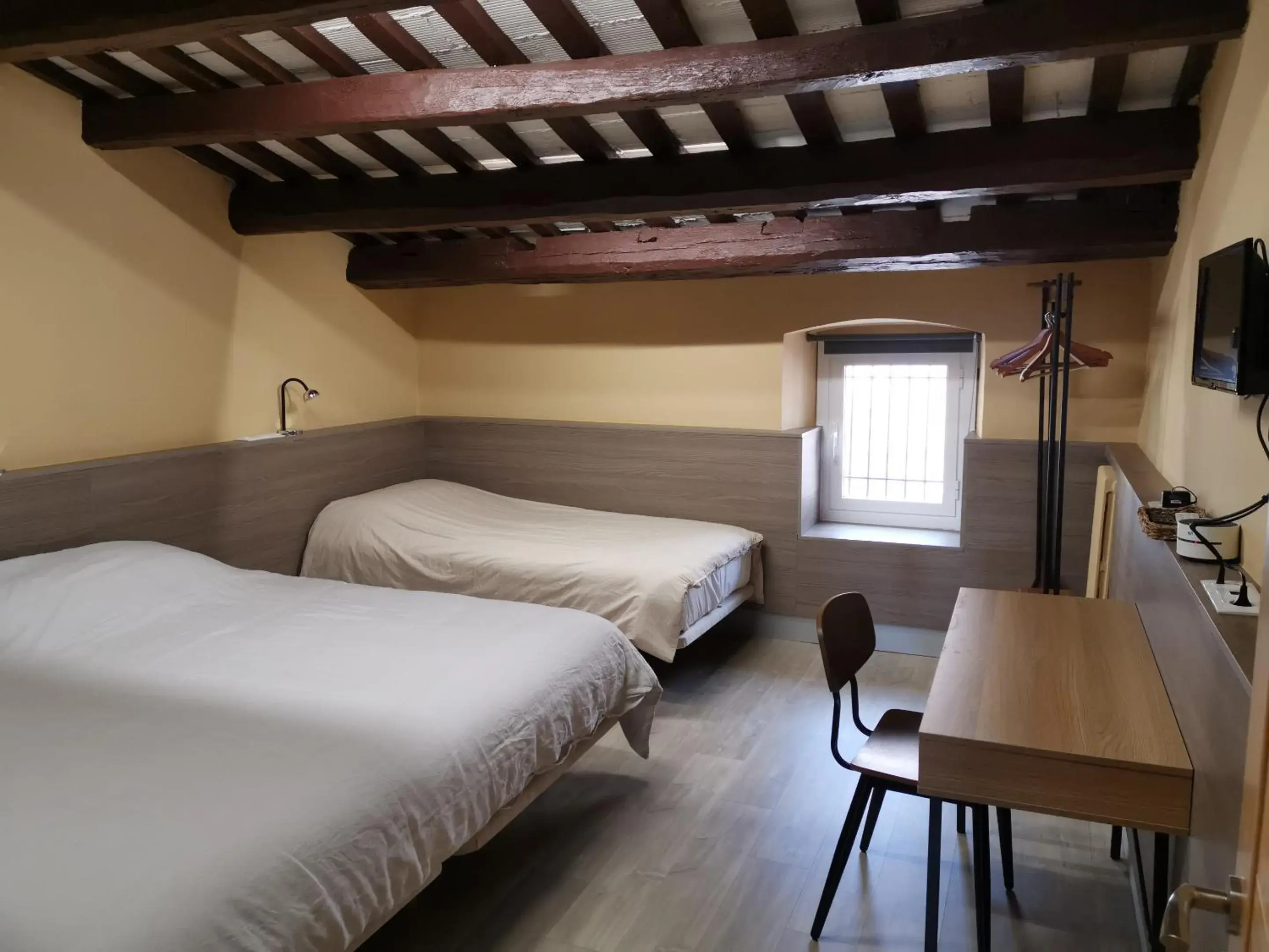 Superior Quadruple Room - single occupancy in Cal Duran Superior Quadruple Room - single occupancy in Cal Duran