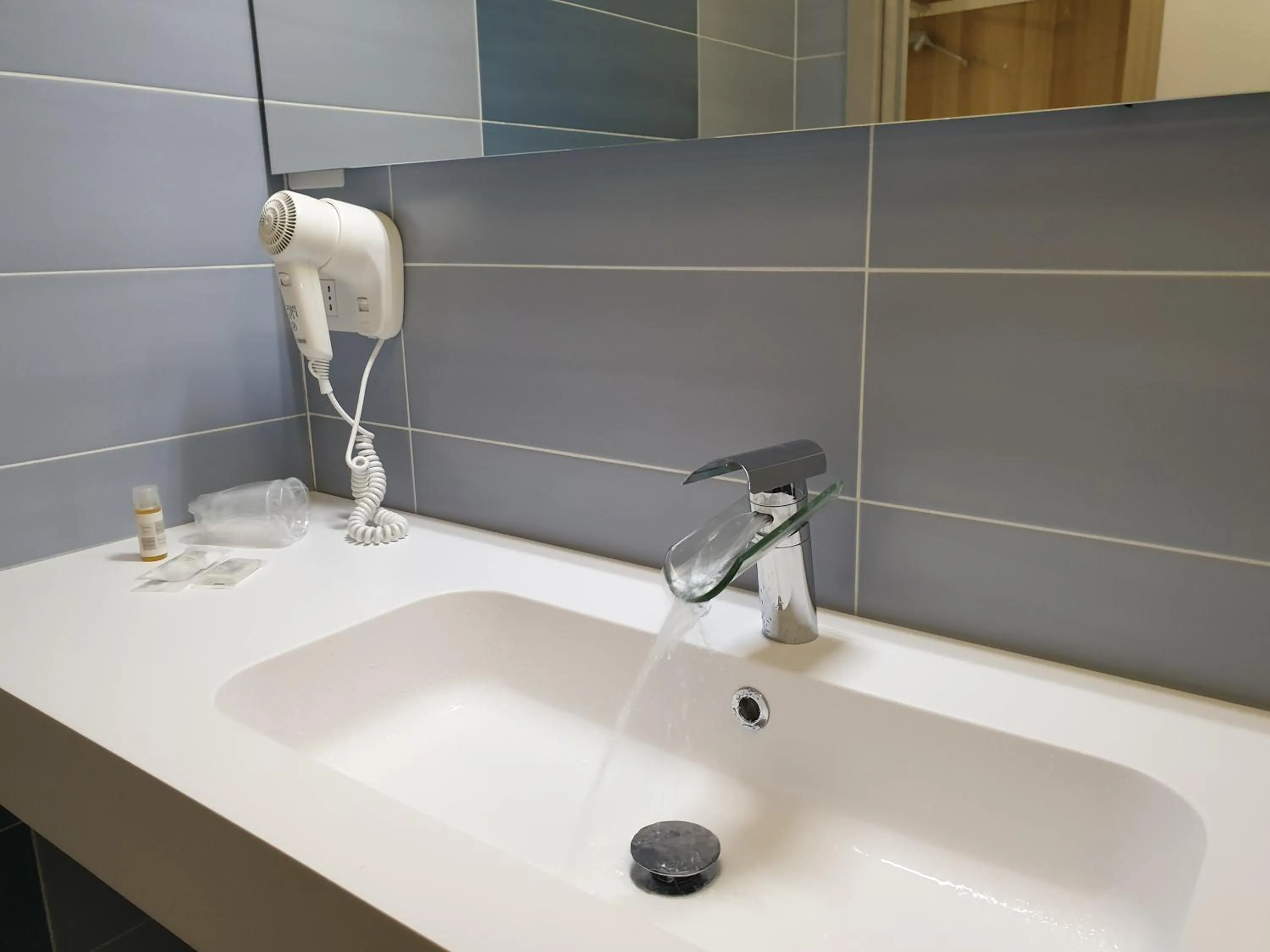 Shower in Pomodoro Bed