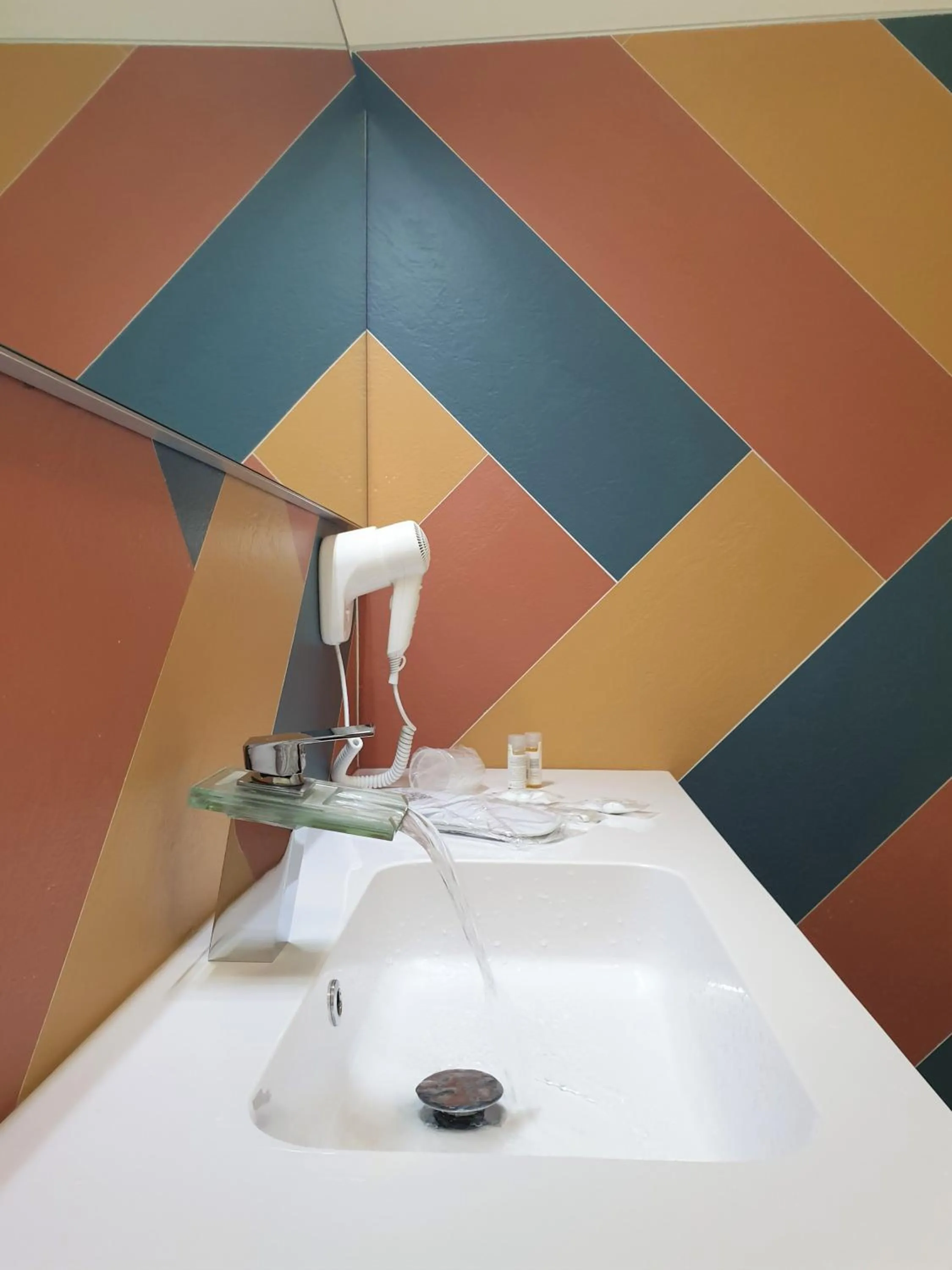 Bathroom in Pomodoro Bed