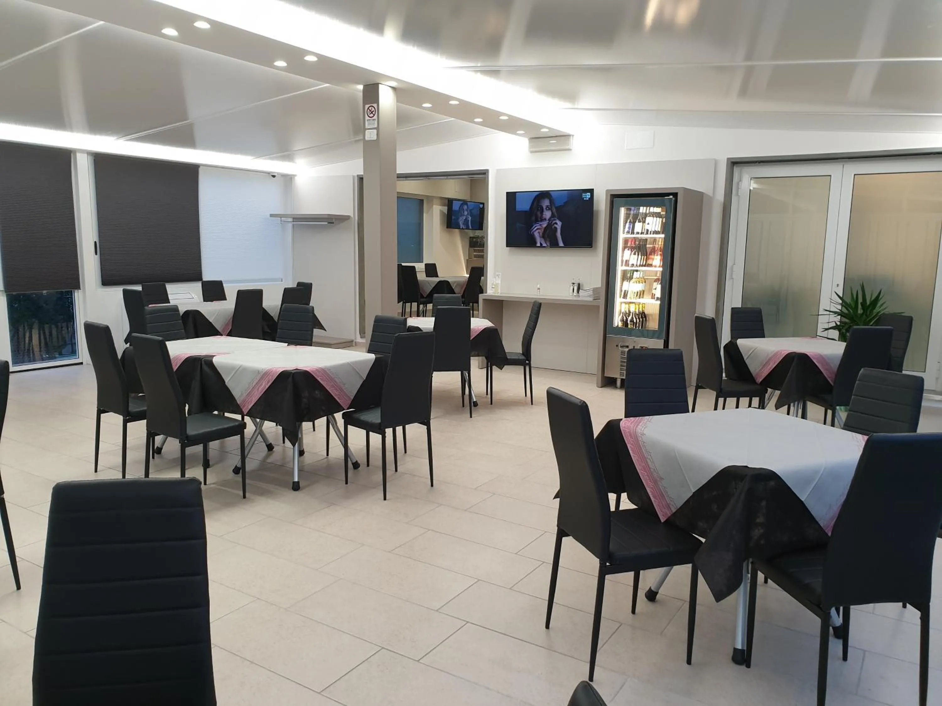 Restaurant/places to eat in Pomodoro Bed