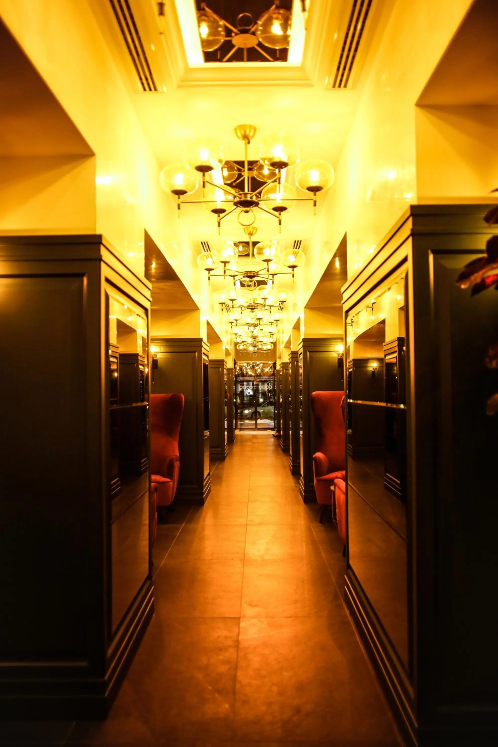 Restaurant/places to eat in Hotel Rubis