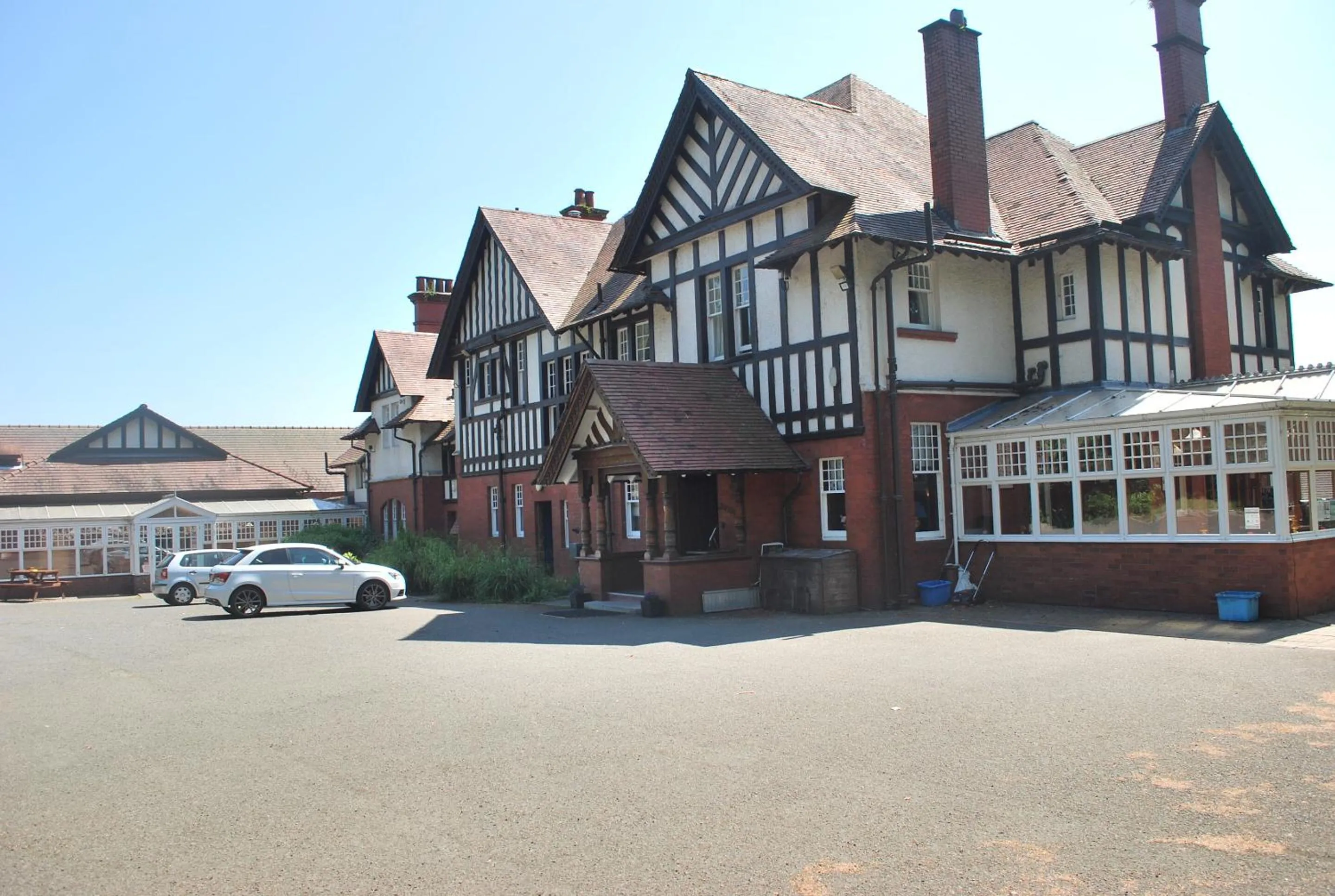 Property building in OYO Dunmar House Hotel