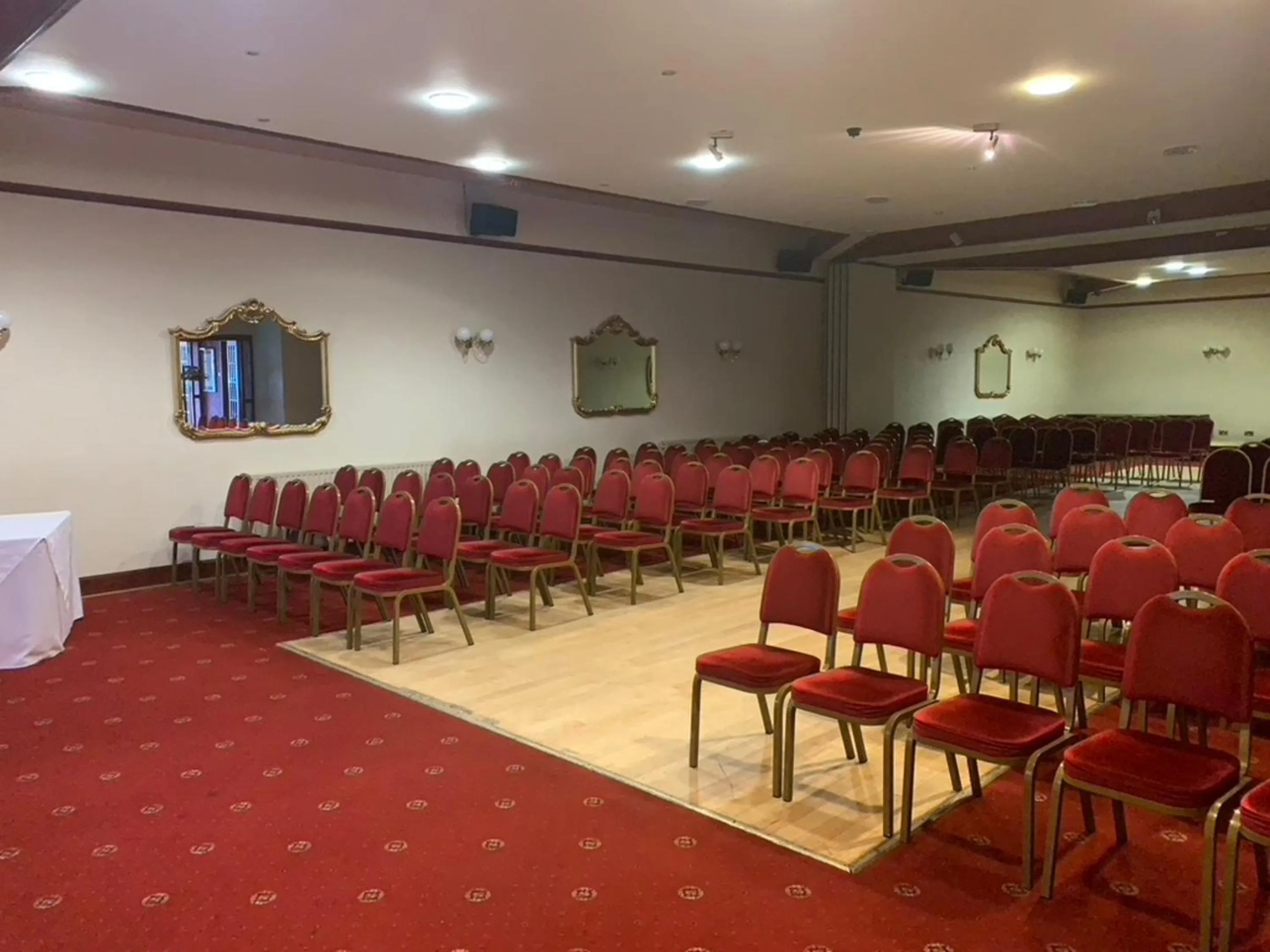 Seating area in OYO Dunmar House Hotel