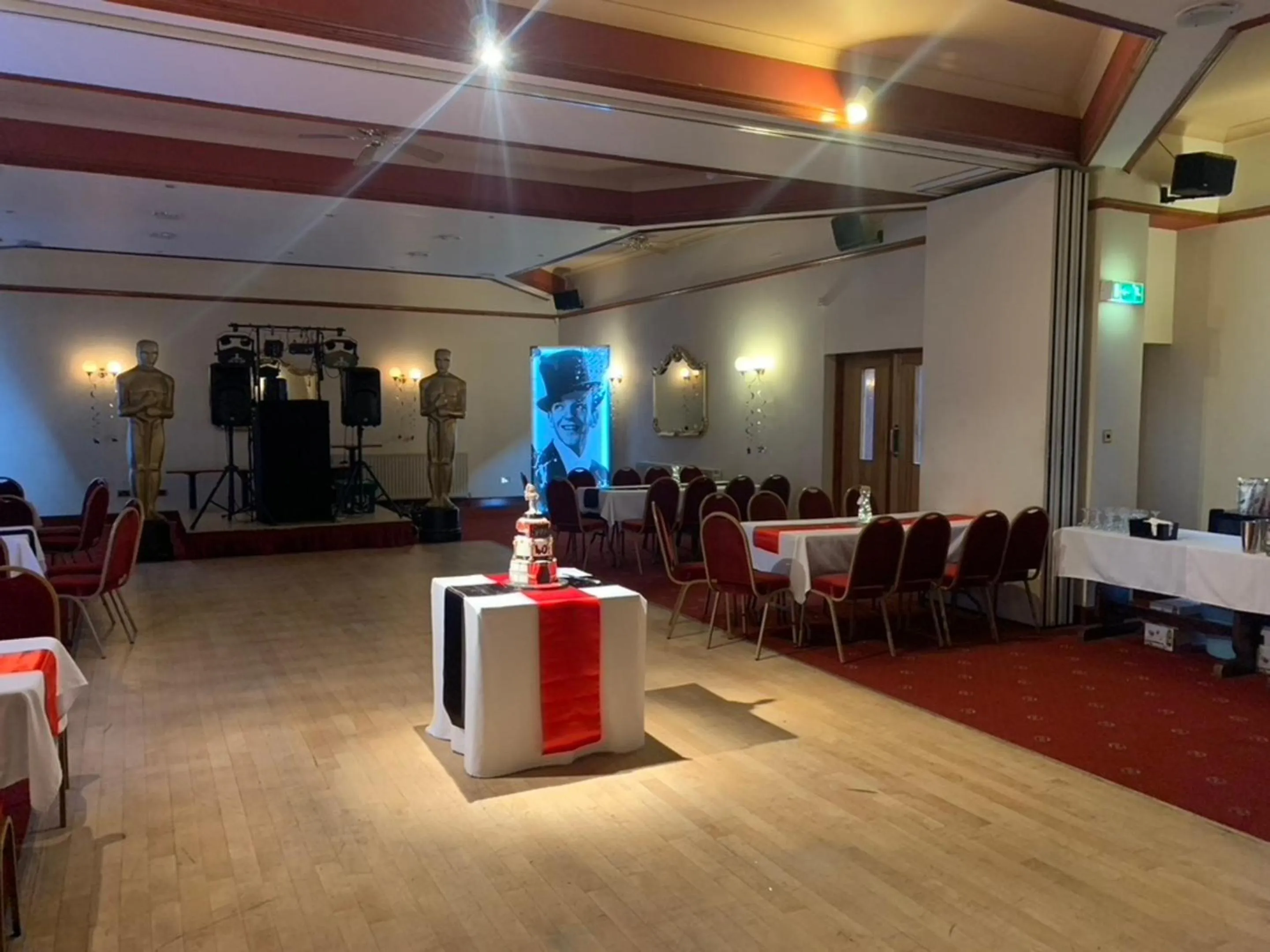 Restaurant/places to eat in OYO Dunmar House Hotel