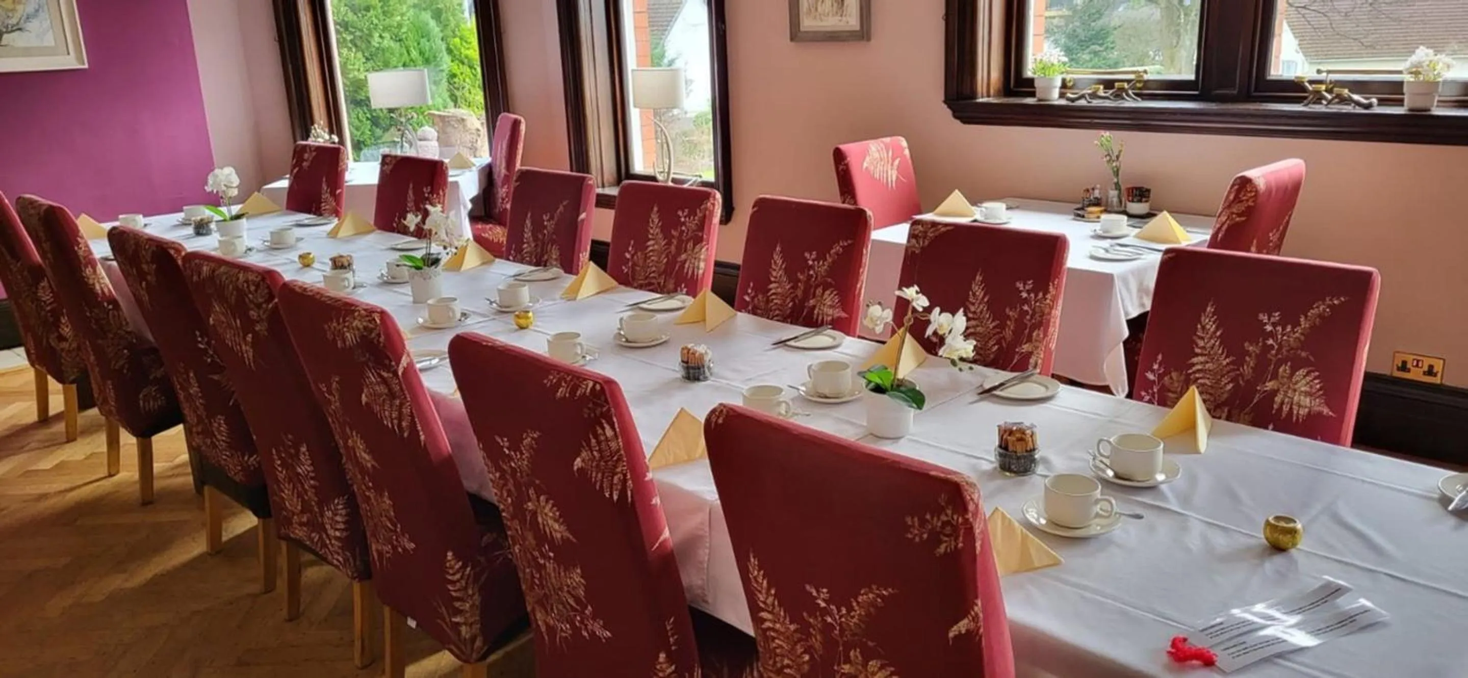 Restaurant/places to eat in OYO Dunmar House Hotel