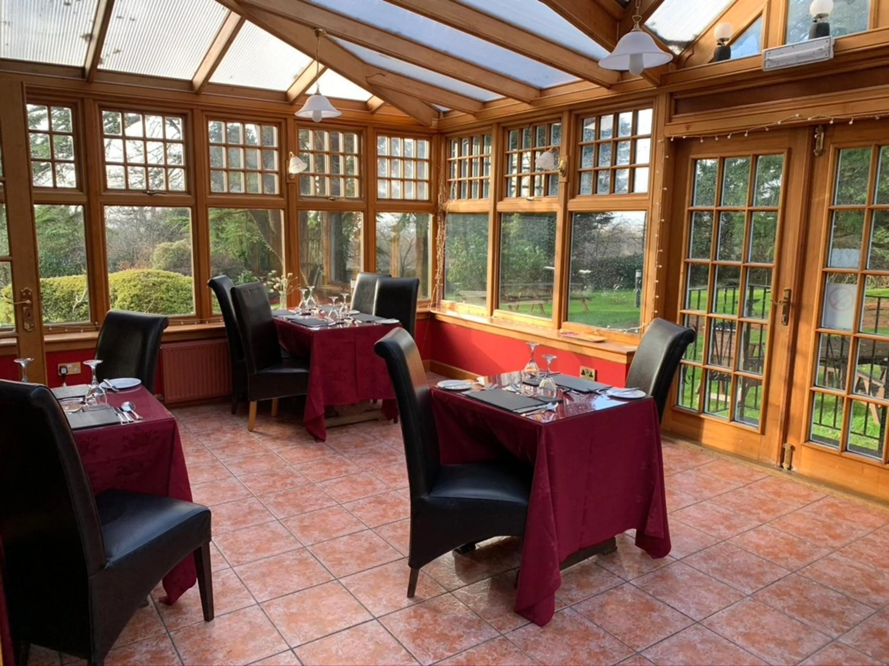 Restaurant/places to eat in OYO Dunmar House Hotel