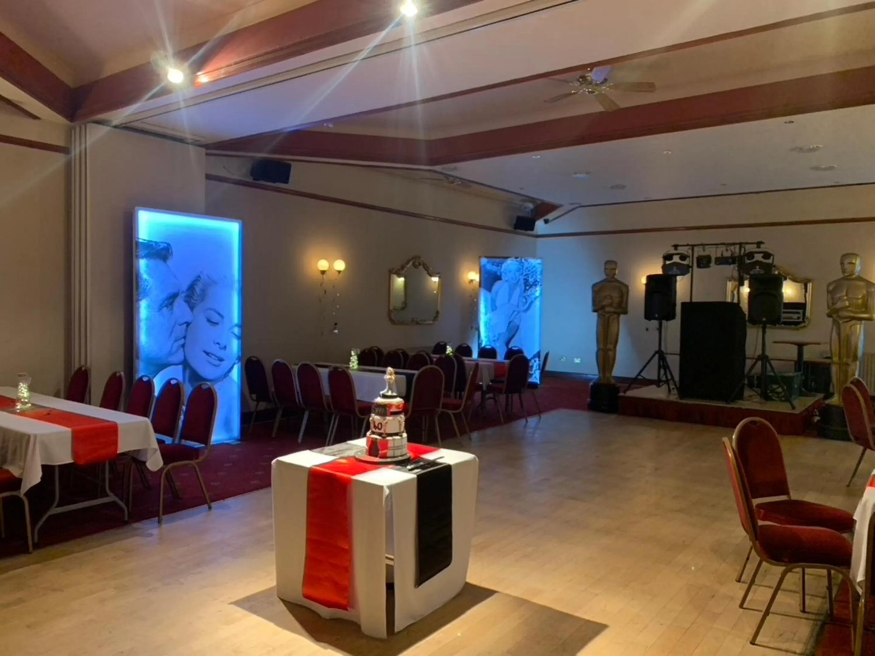 Restaurant/places to eat in OYO Dunmar House Hotel