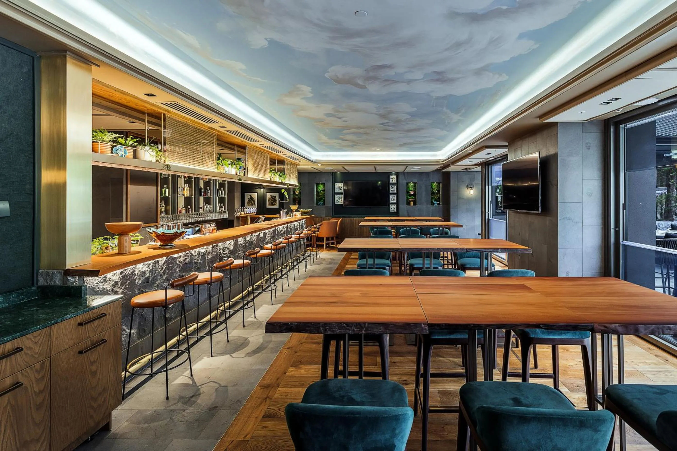 Lounge or bar in Cordis, Auckland by Langham Hospitality Group