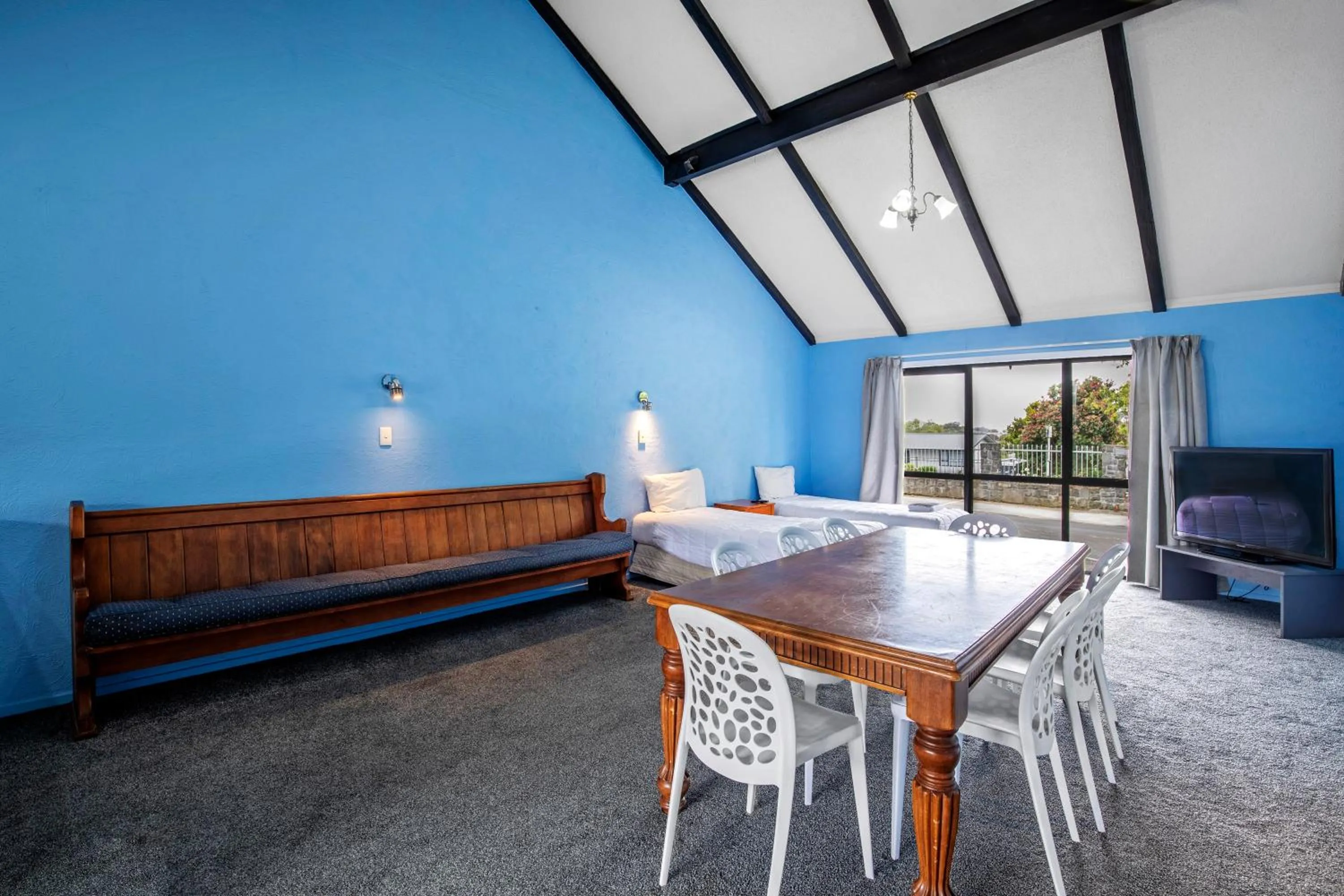 Oakwood Manor Motor Lodge