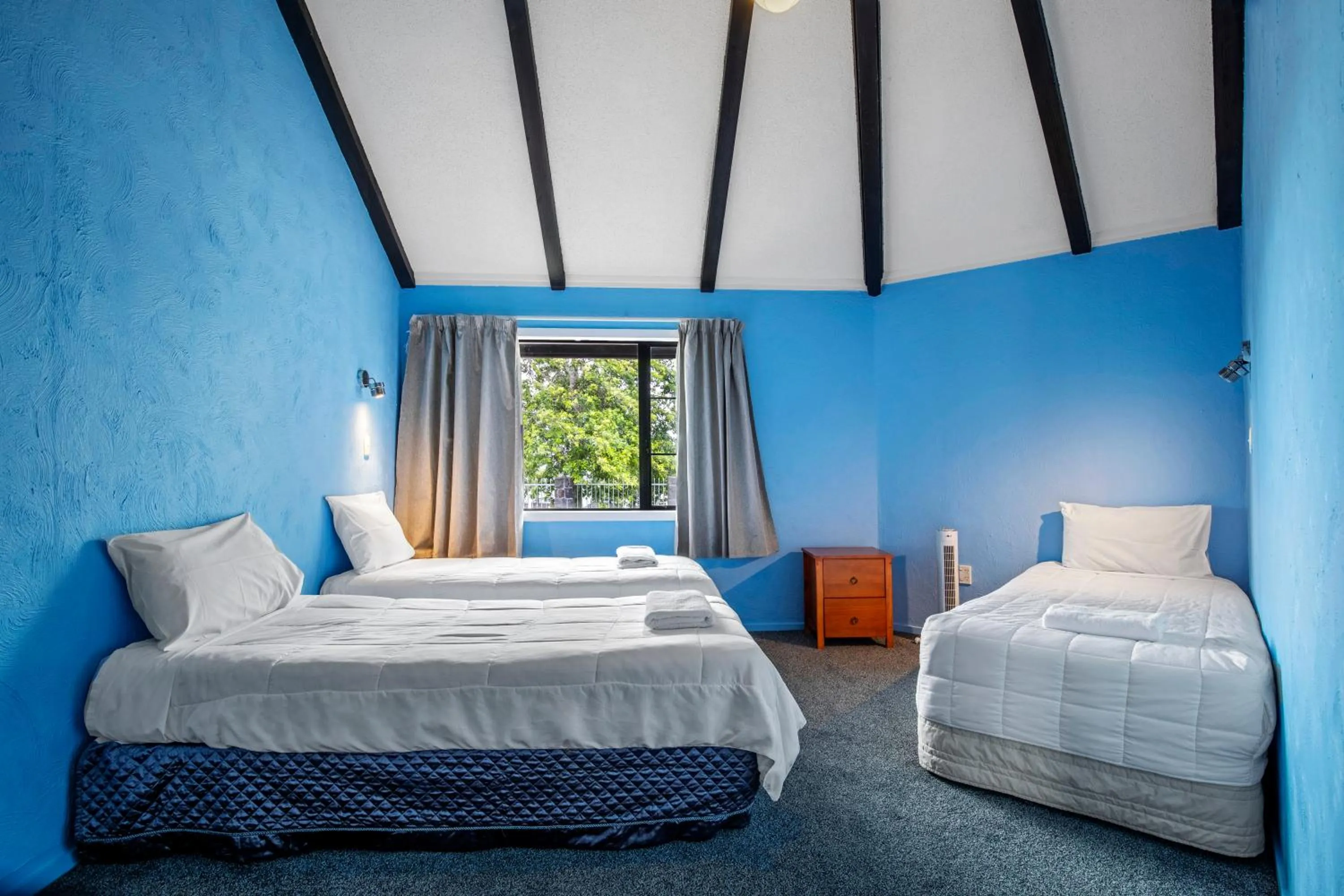 Bed in Oakwood Manor Motor Lodge