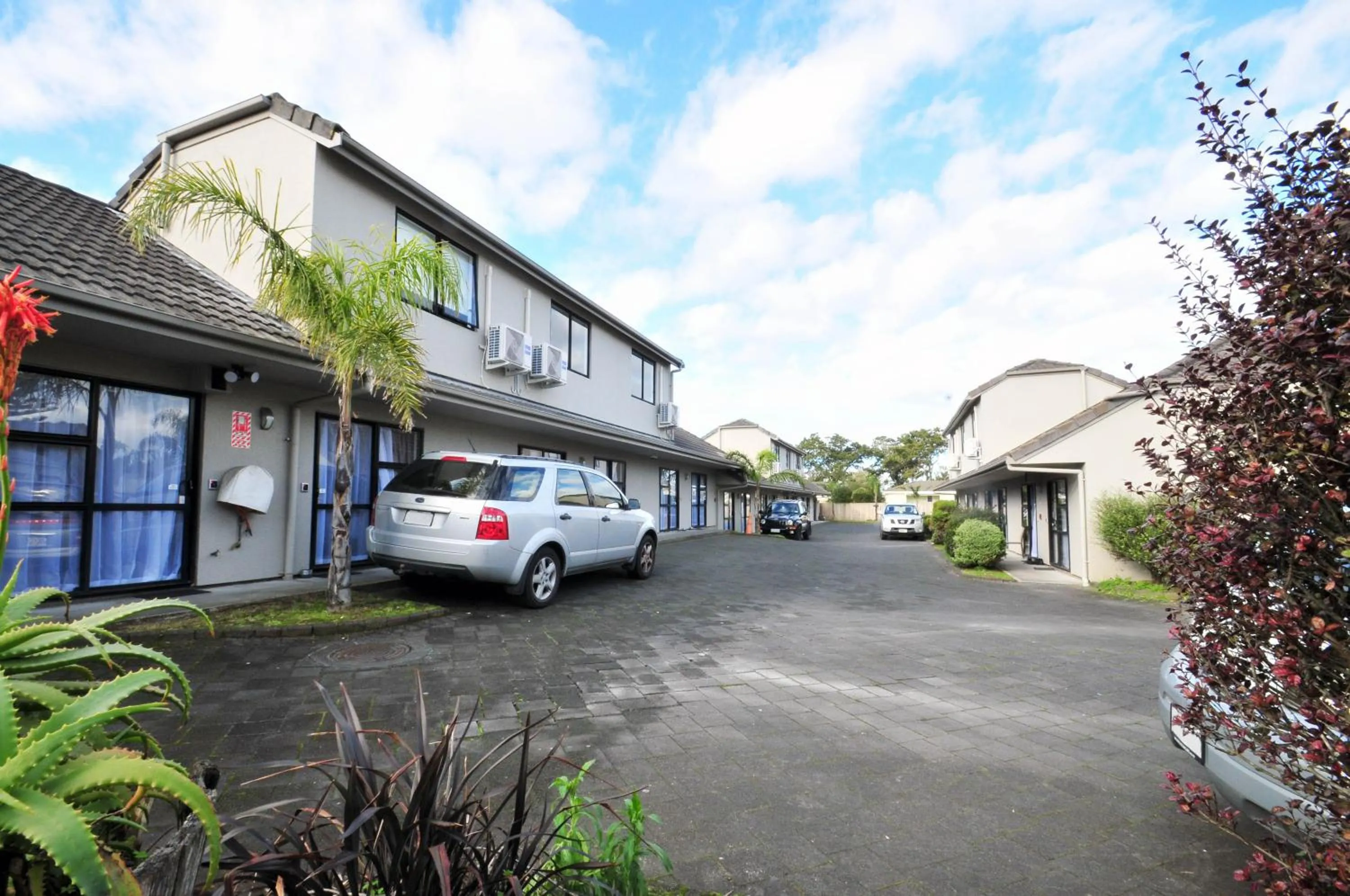 Property building in Auckland Airport Motel