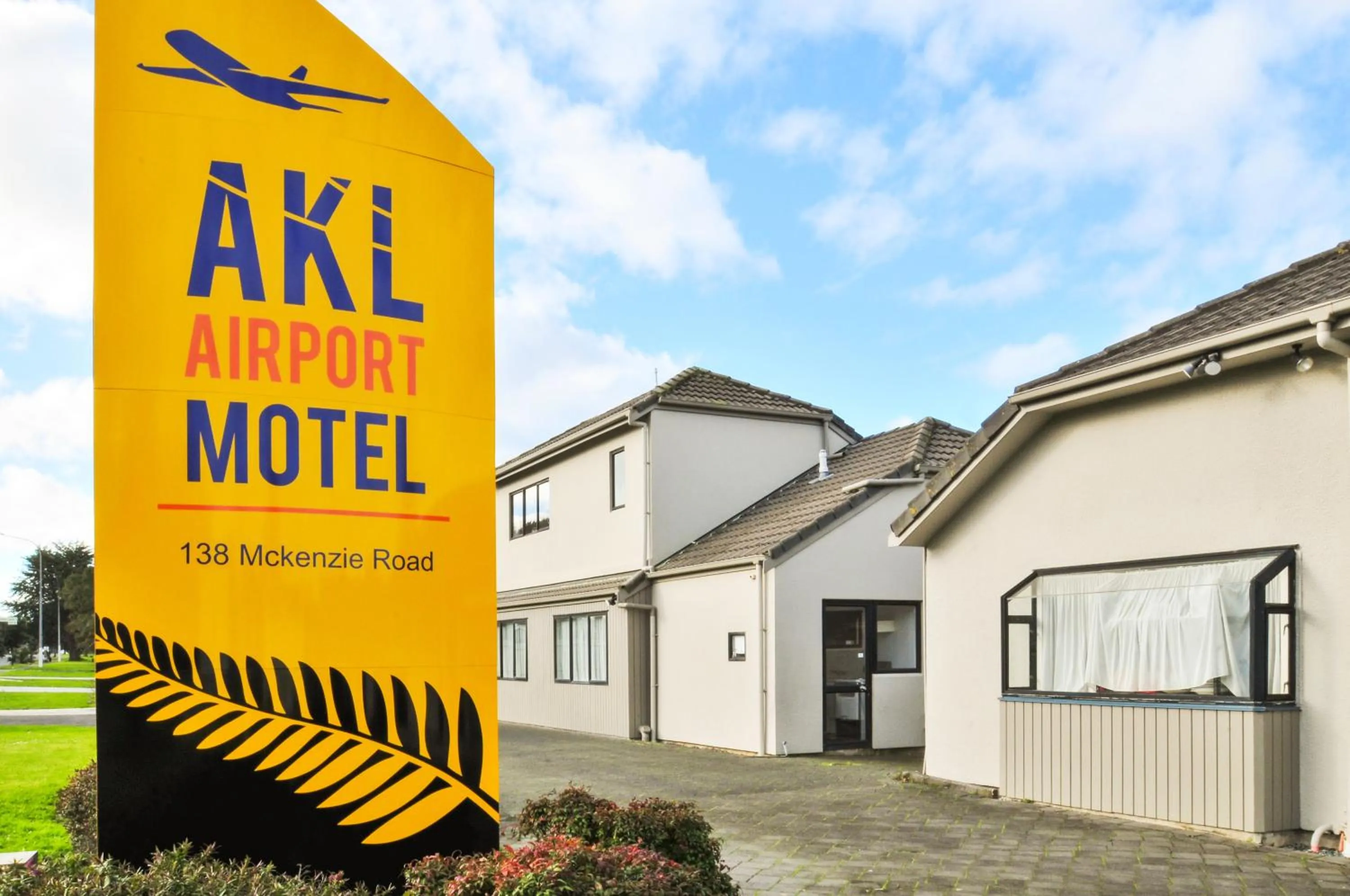 Property building in Auckland Airport Motel