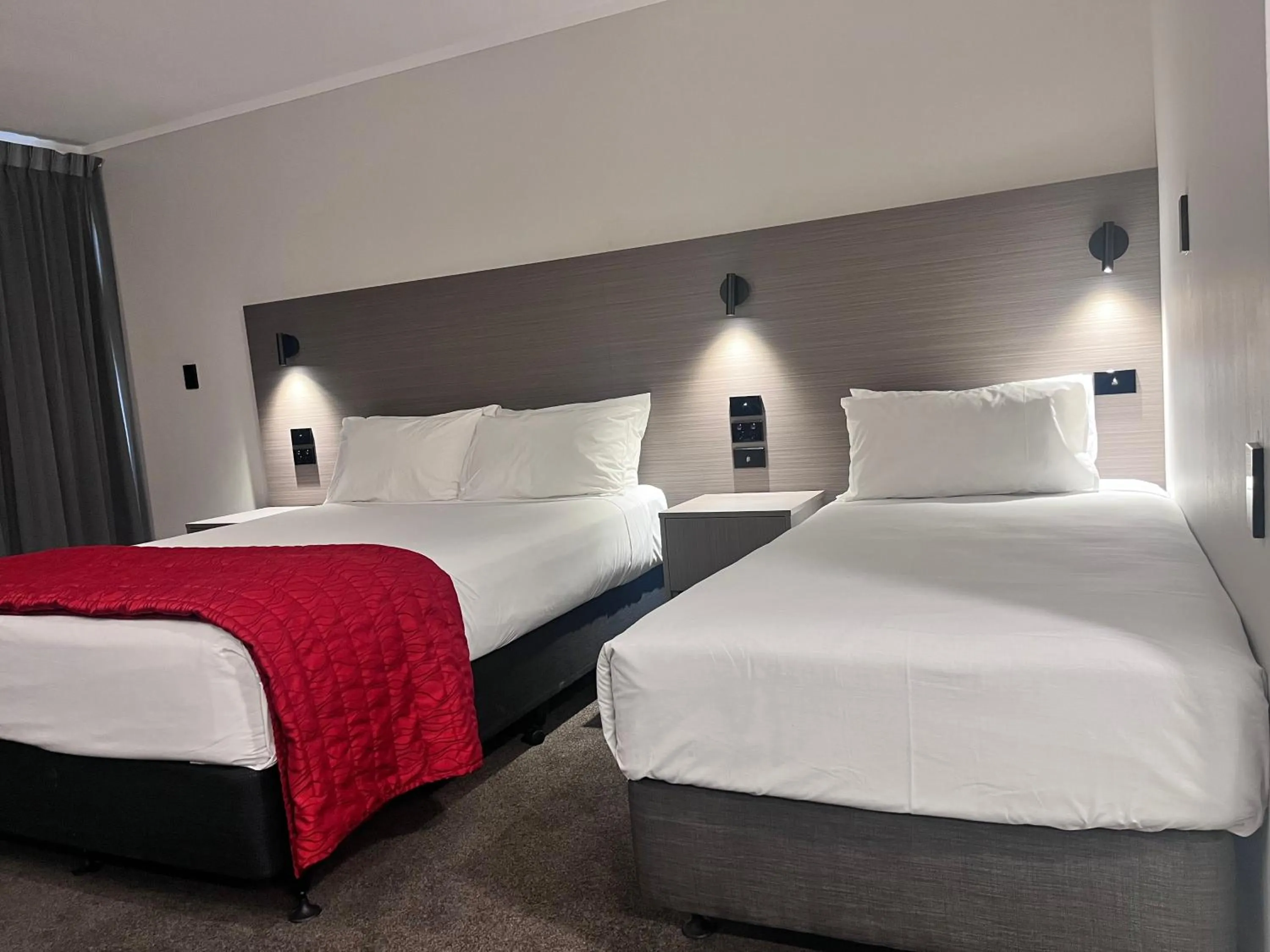 Bed in Manukau Hotel & Conference Centre