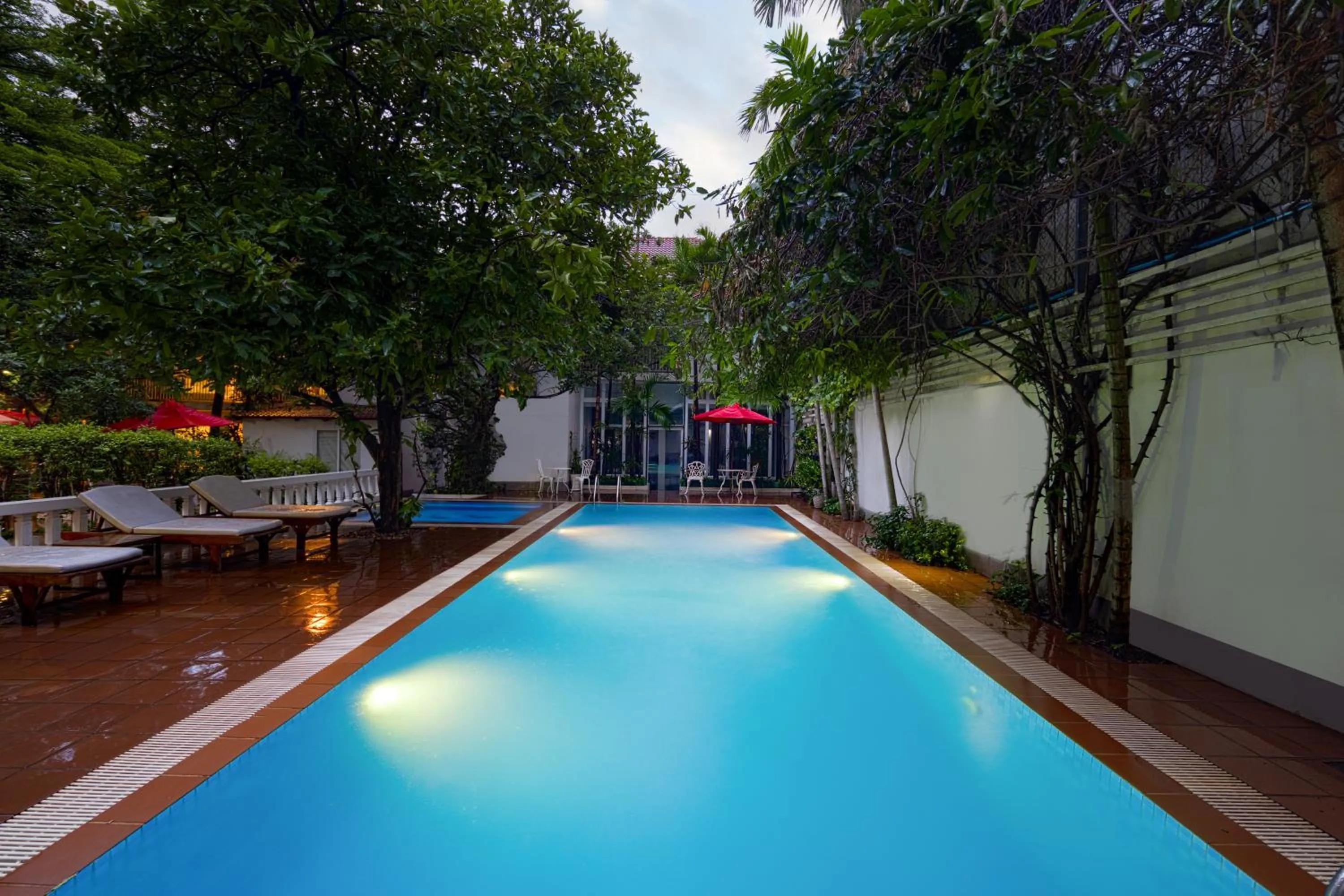 Swimming pool in Skyline Boutique Hotel