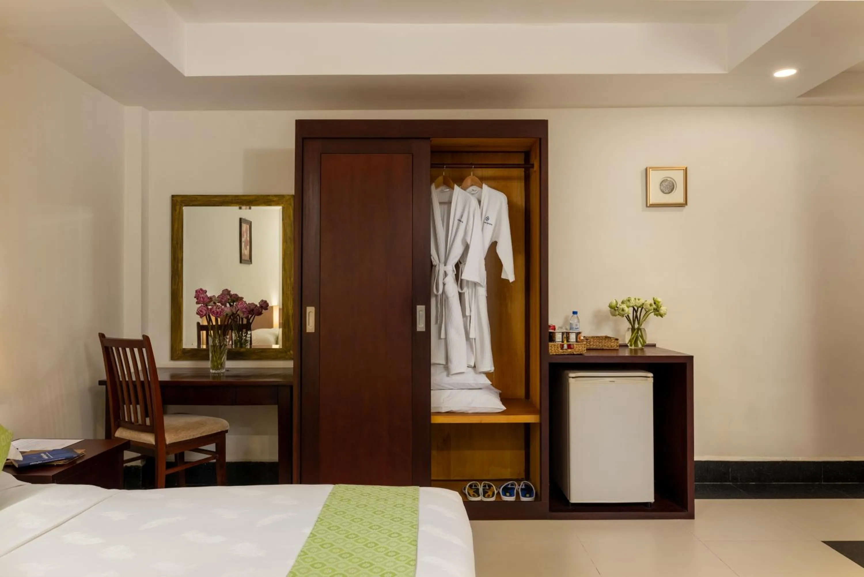 Seating area, Bed in Skyline Boutique Hotel