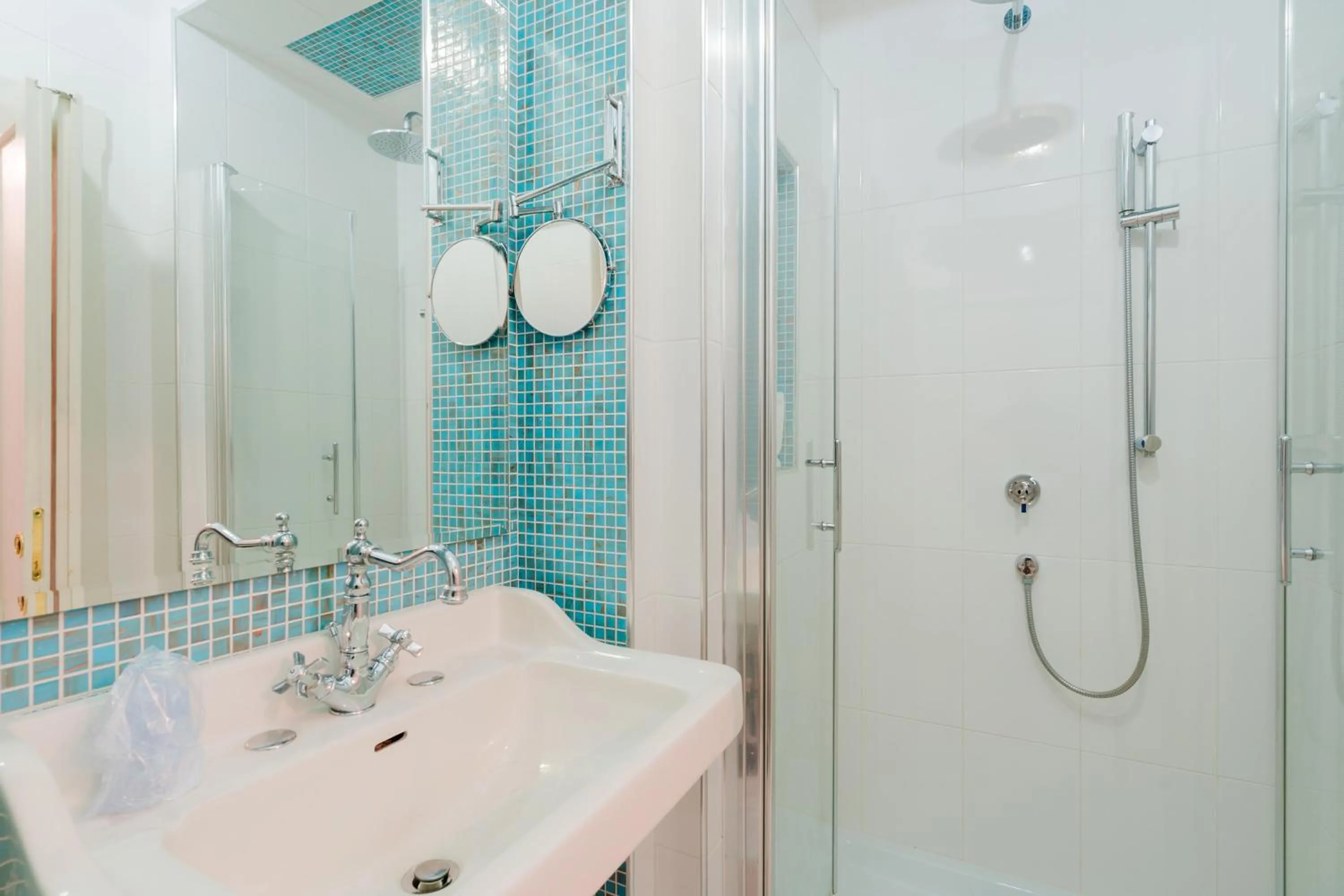 Shower in Palazzo De Castro