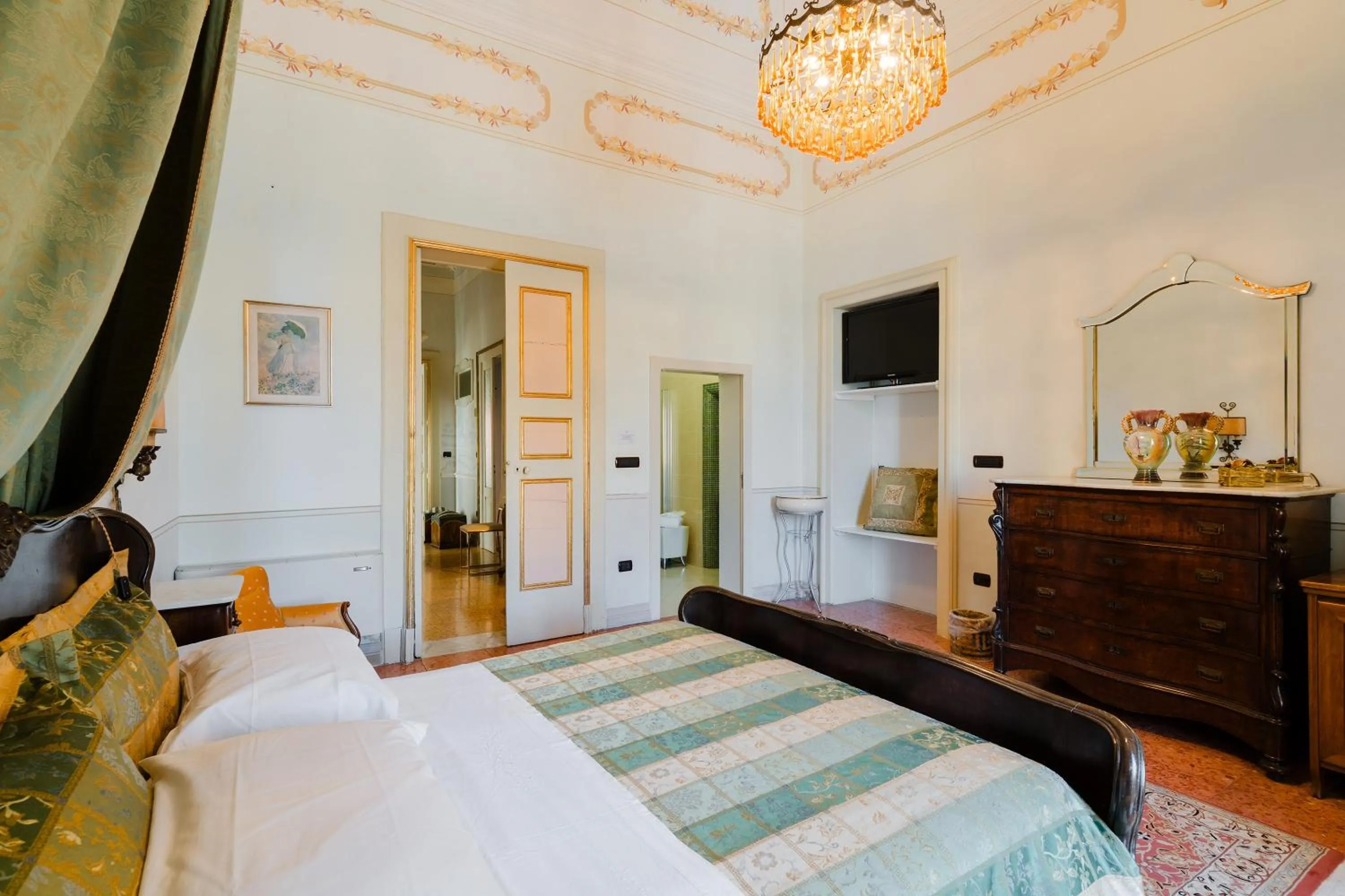 Photo of the whole room, Bed in Palazzo De Castro