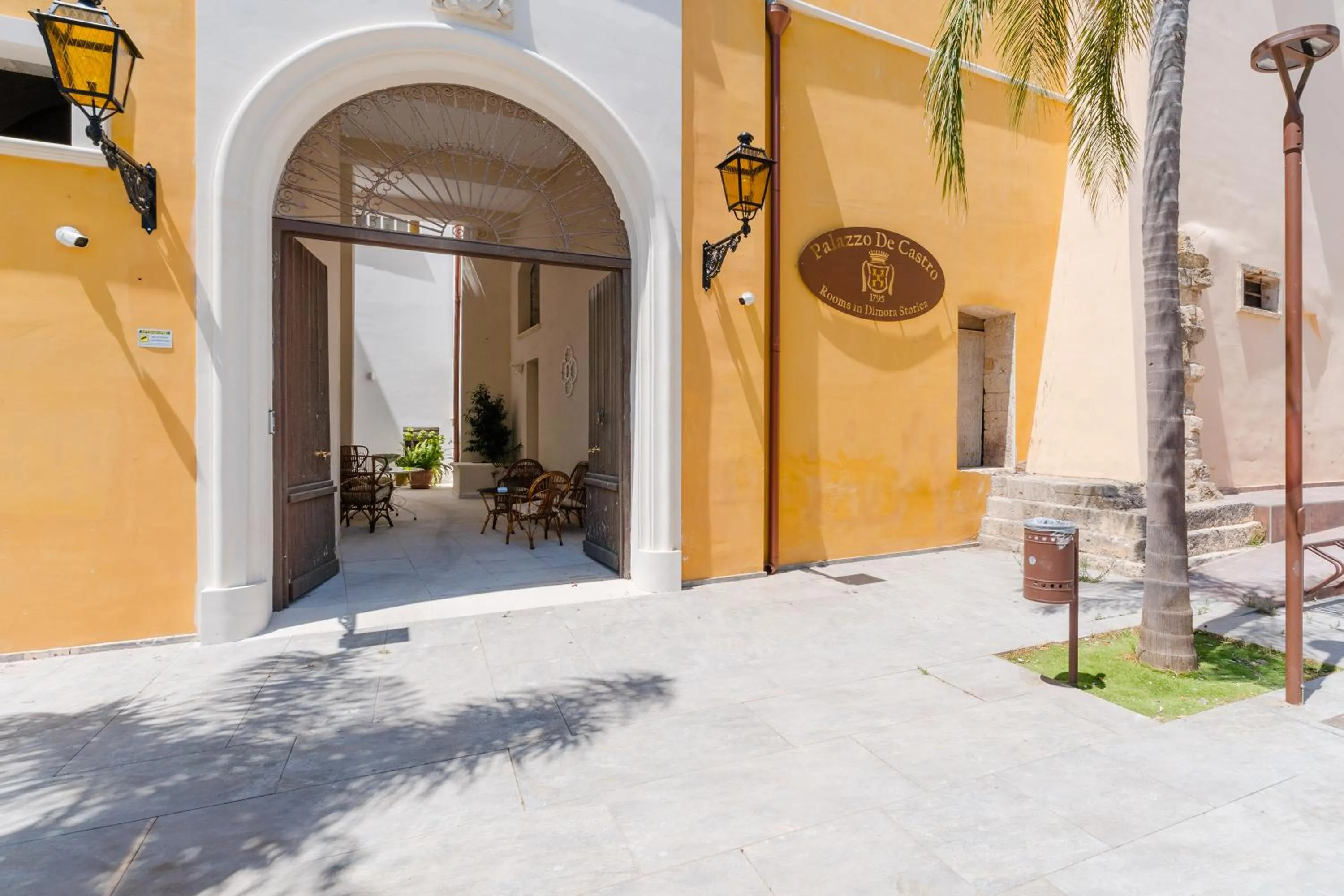 Facade/entrance in Palazzo De Castro