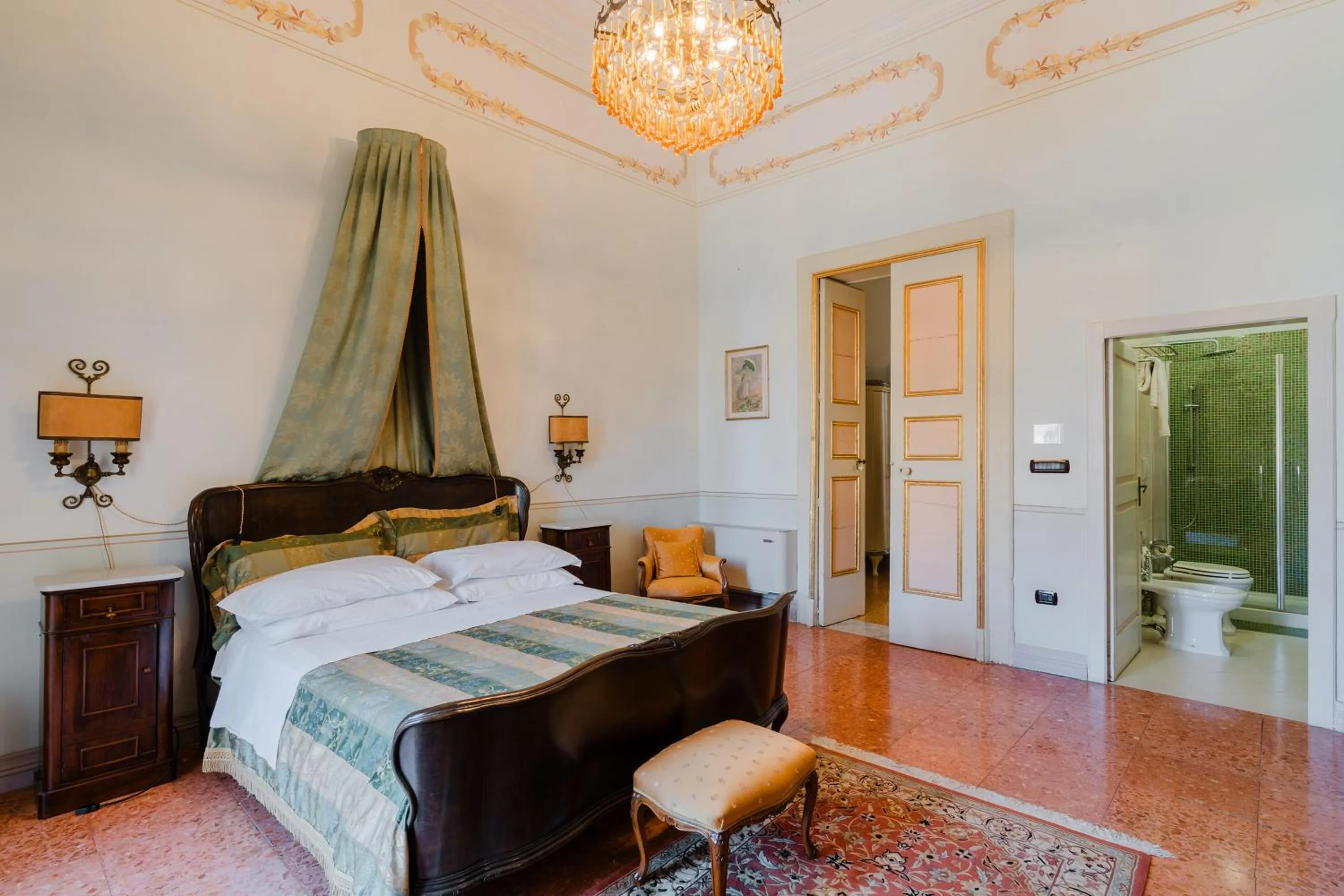 Photo of the whole room, Bed in Palazzo De Castro