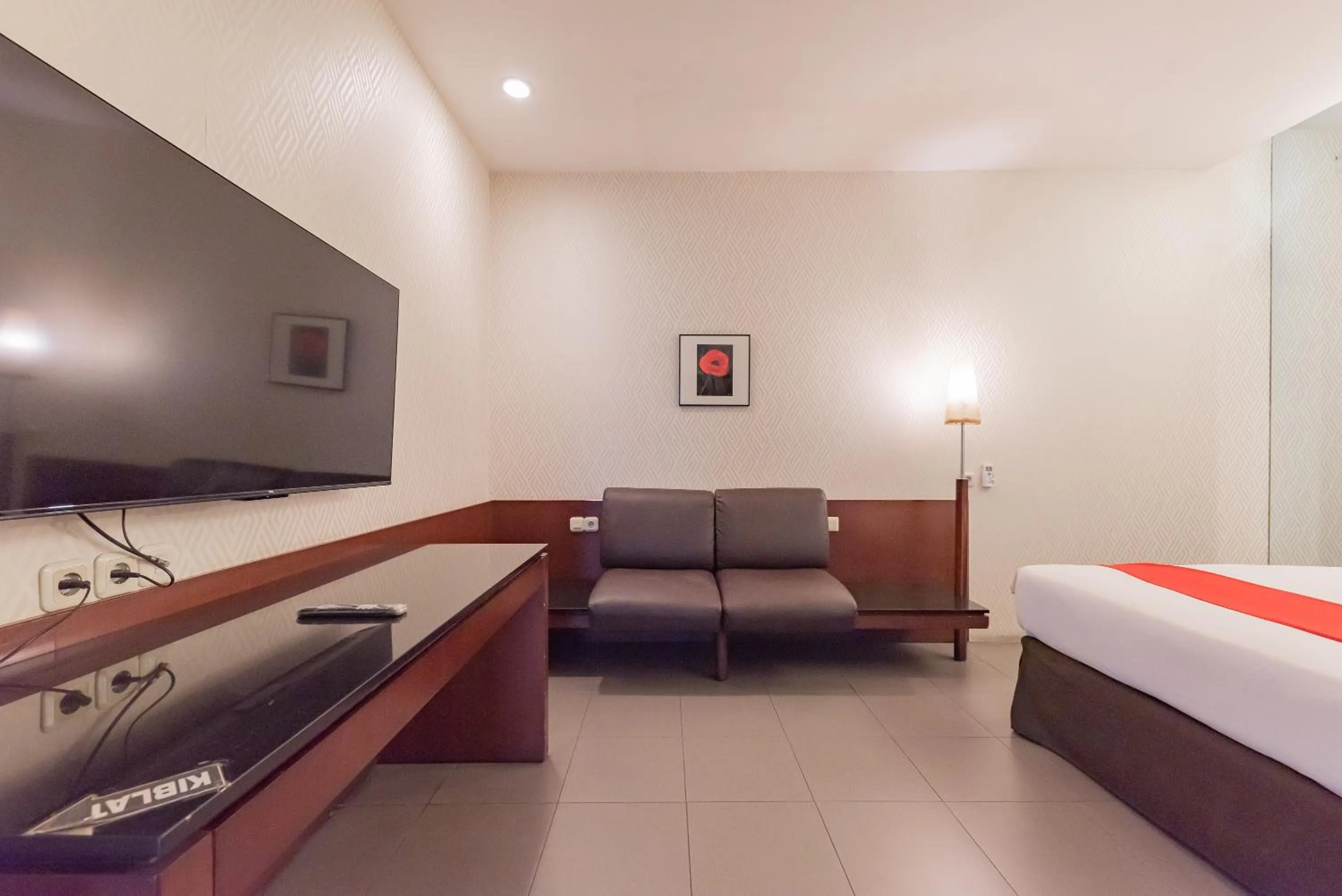 TV and multimedia, Bed in RedDoorz Plus @ Cipaganti Street 3