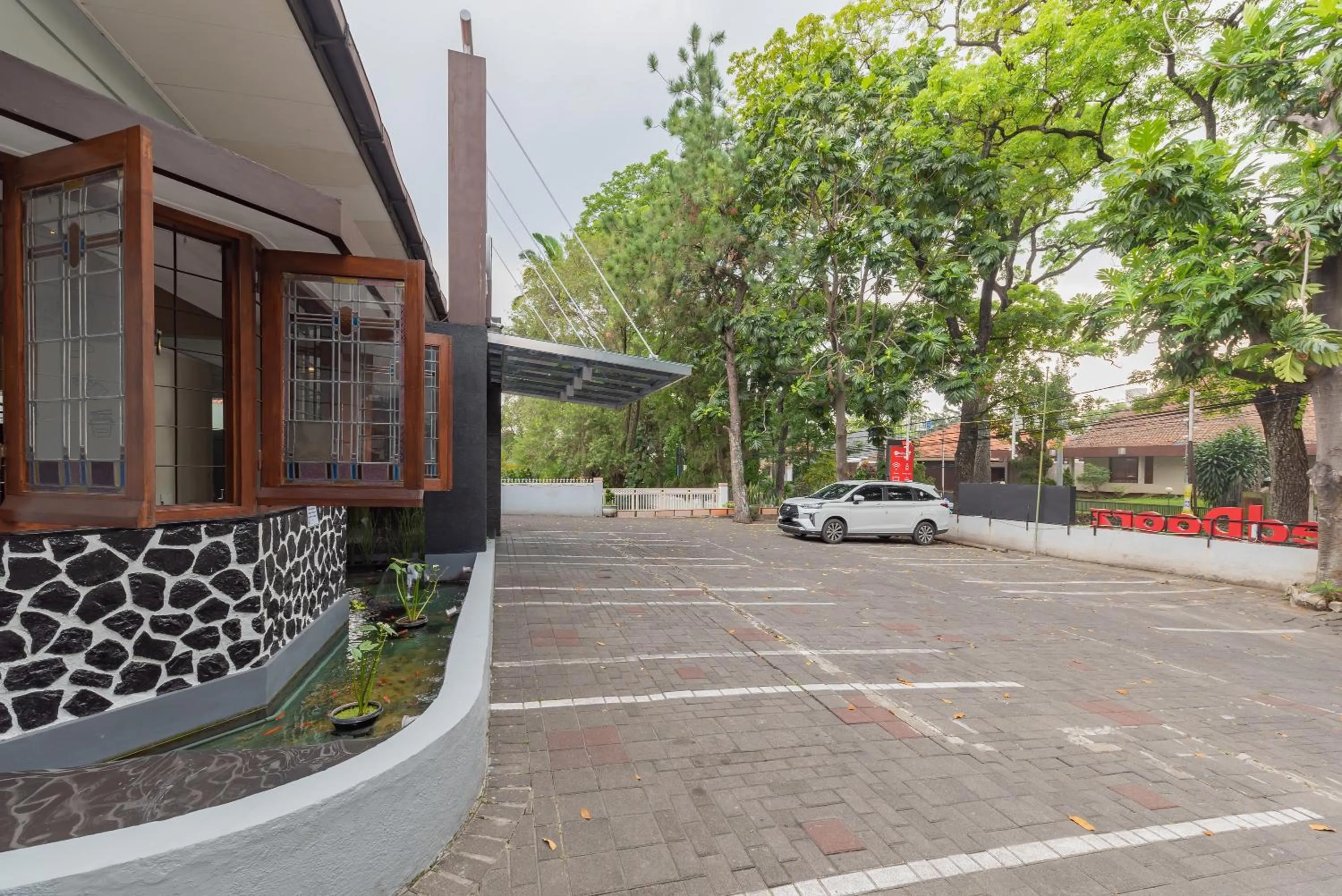 Parking in RedDoorz Plus @ Cipaganti Street 3