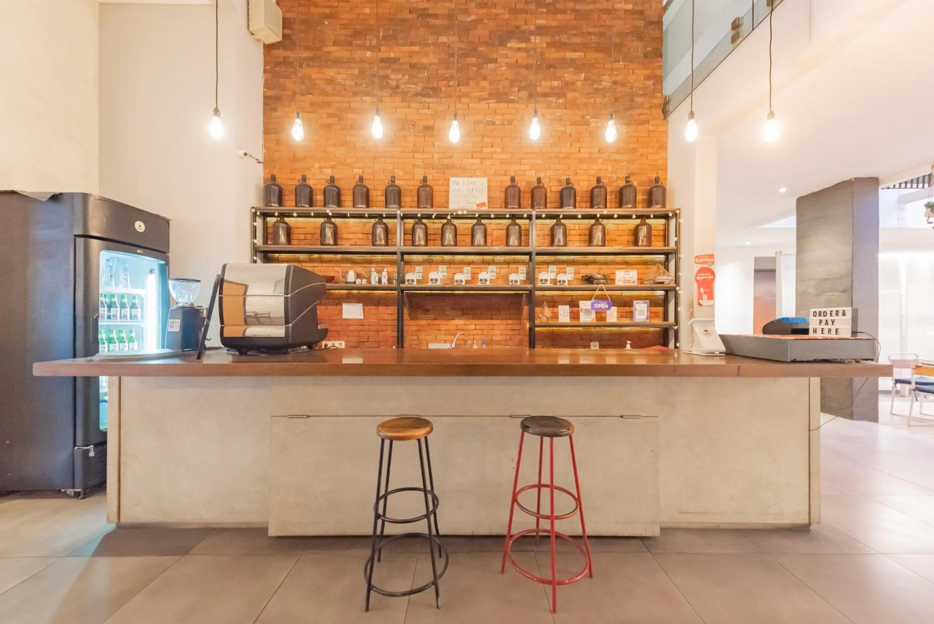 Restaurant/places to eat in RedDoorz Plus @ Cipaganti Street 3