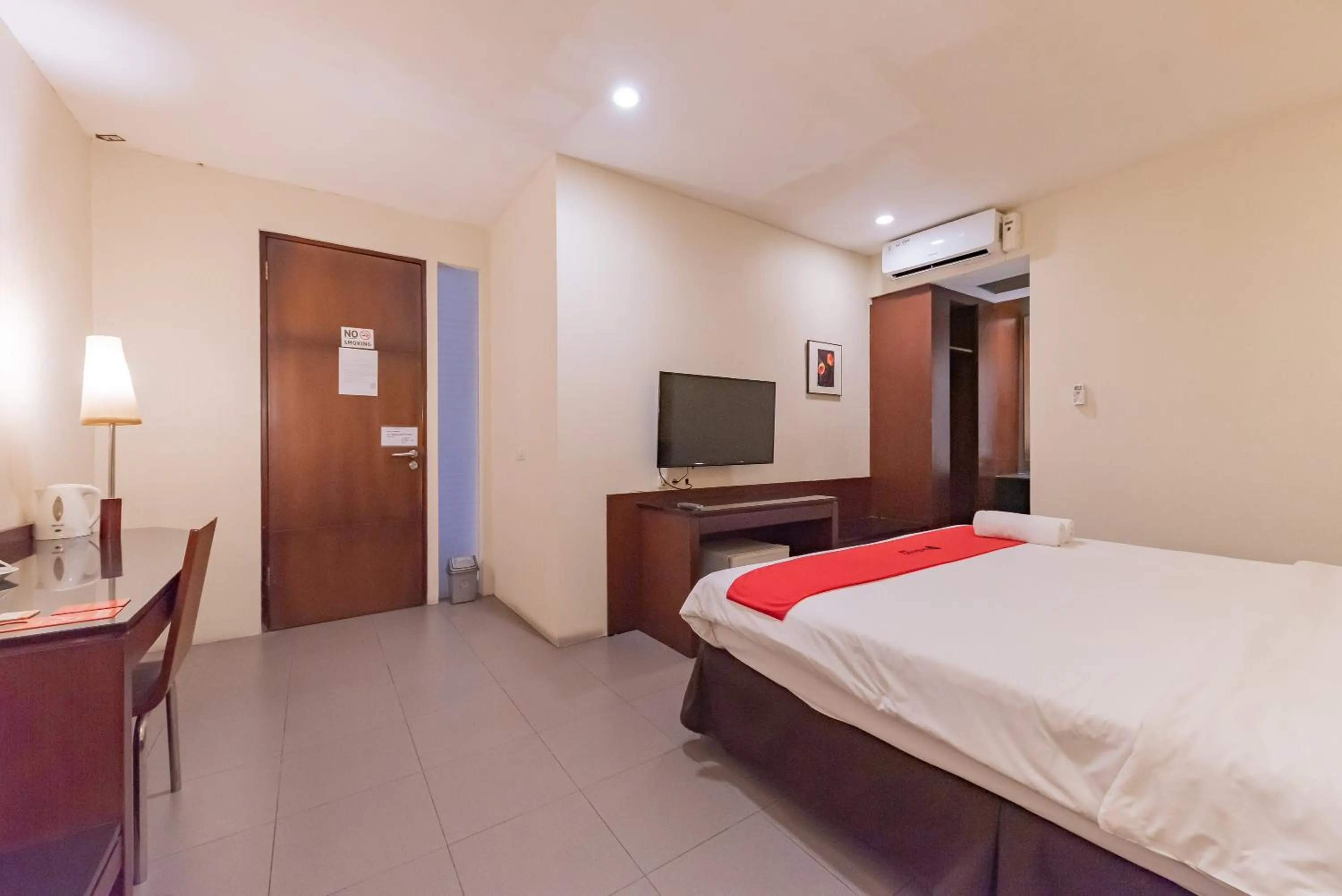 Bedroom, Bed in RedDoorz Plus @ Cipaganti Street 3