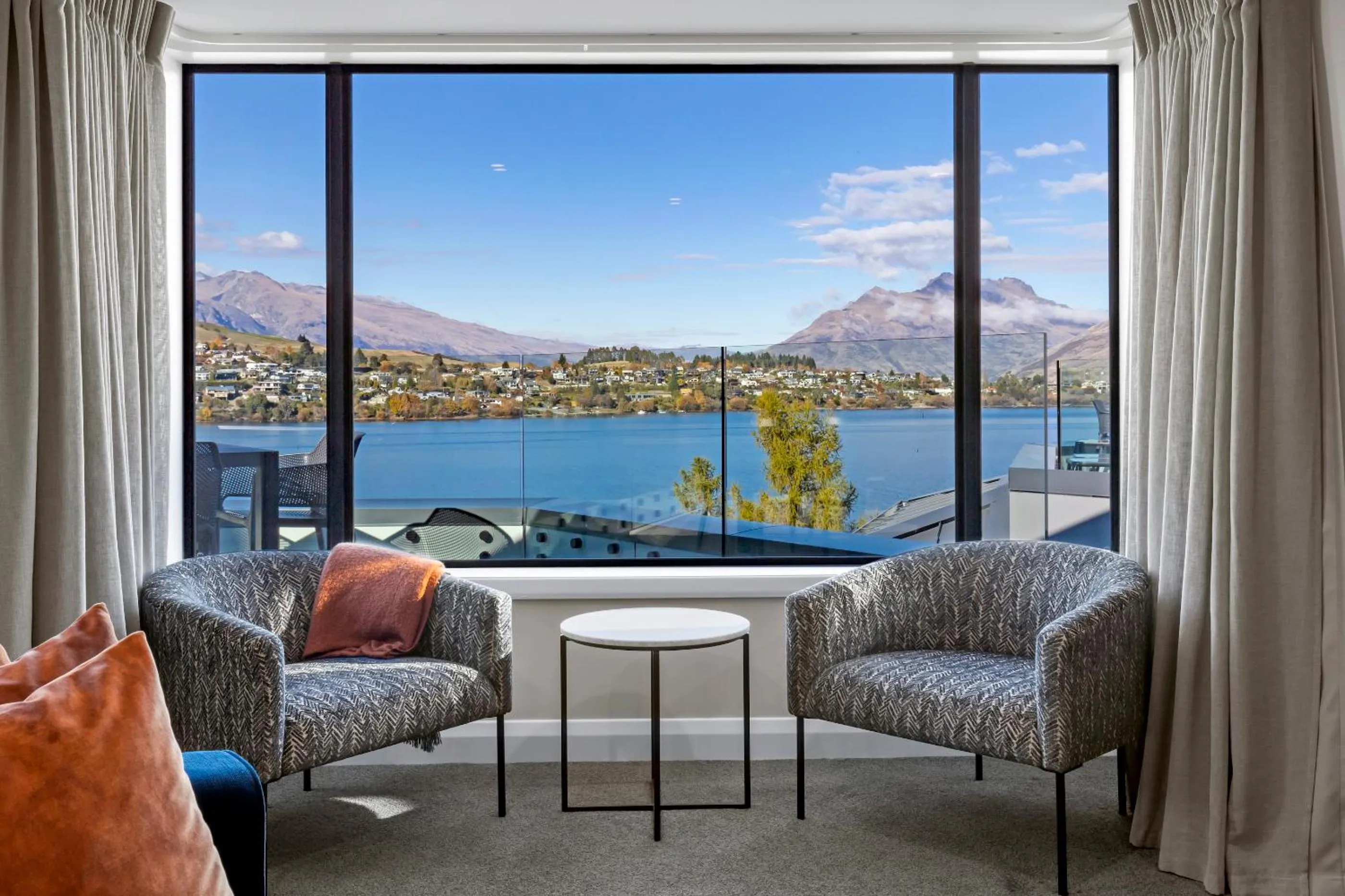 Living room in Oaks Queenstown Shores Resort