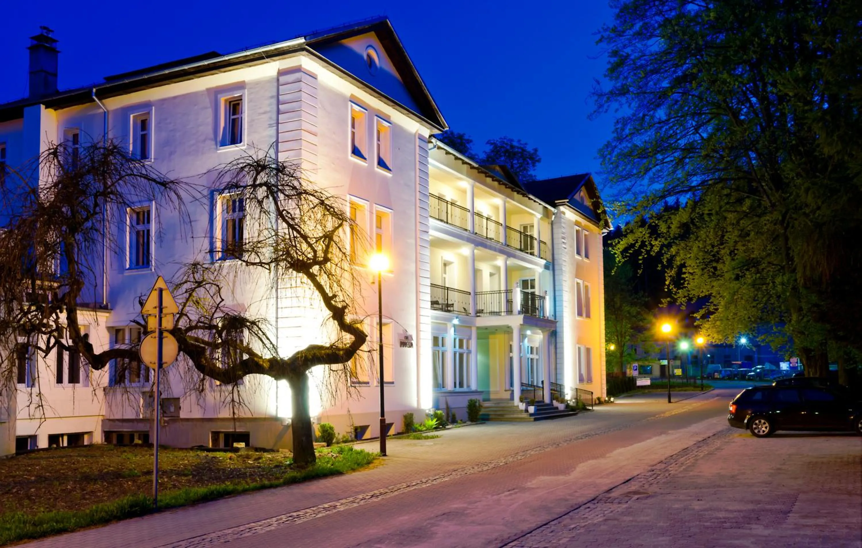 Facade/entrance in Impresja Art Resort