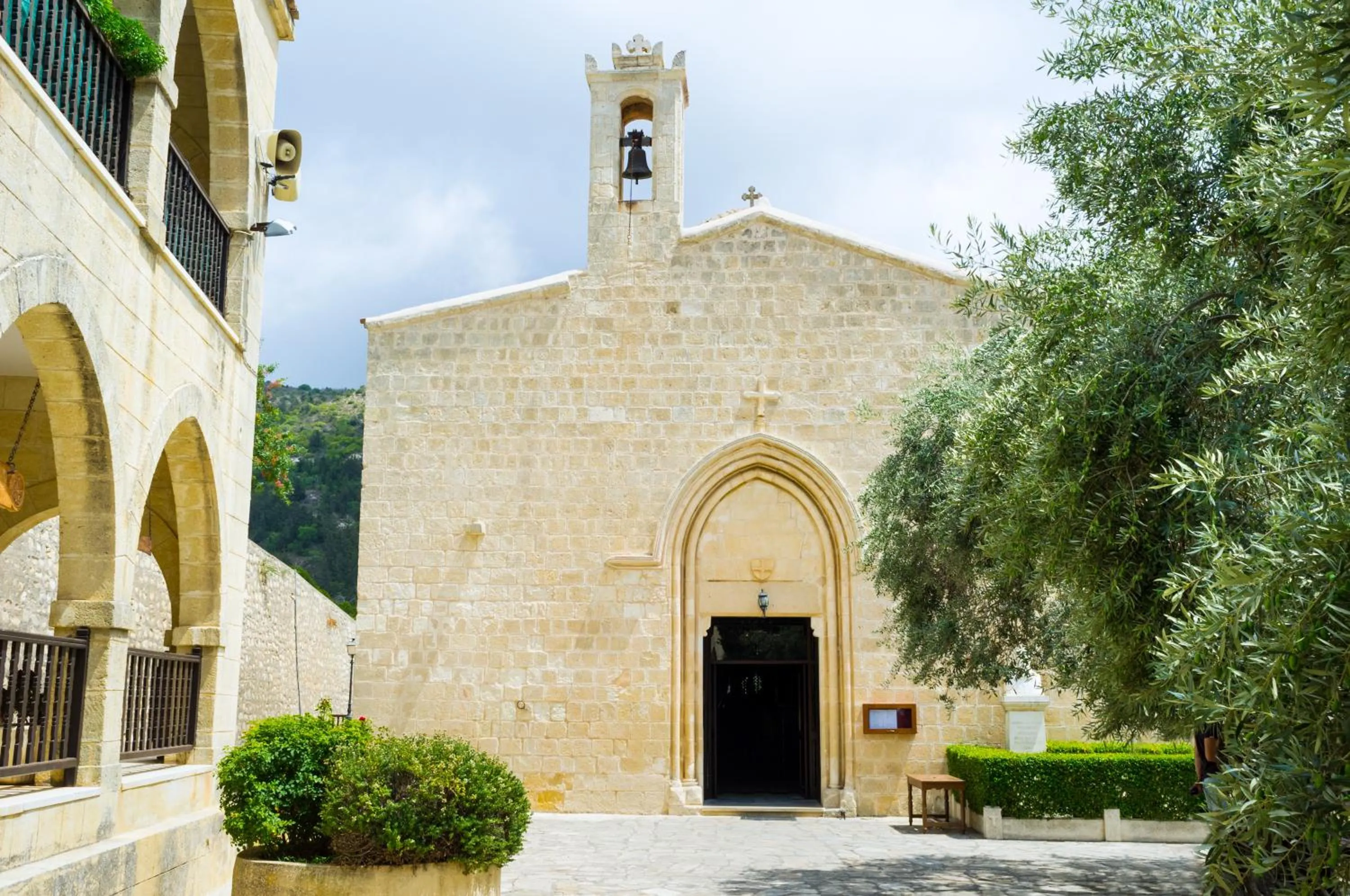 Nearby landmark in Club St. George