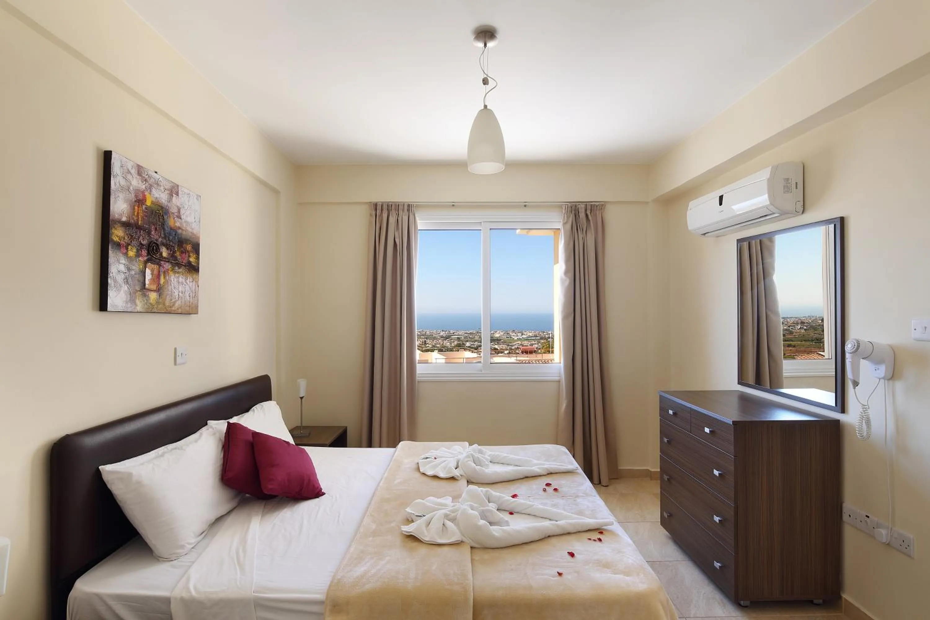 Photo of the whole room in Club St. George