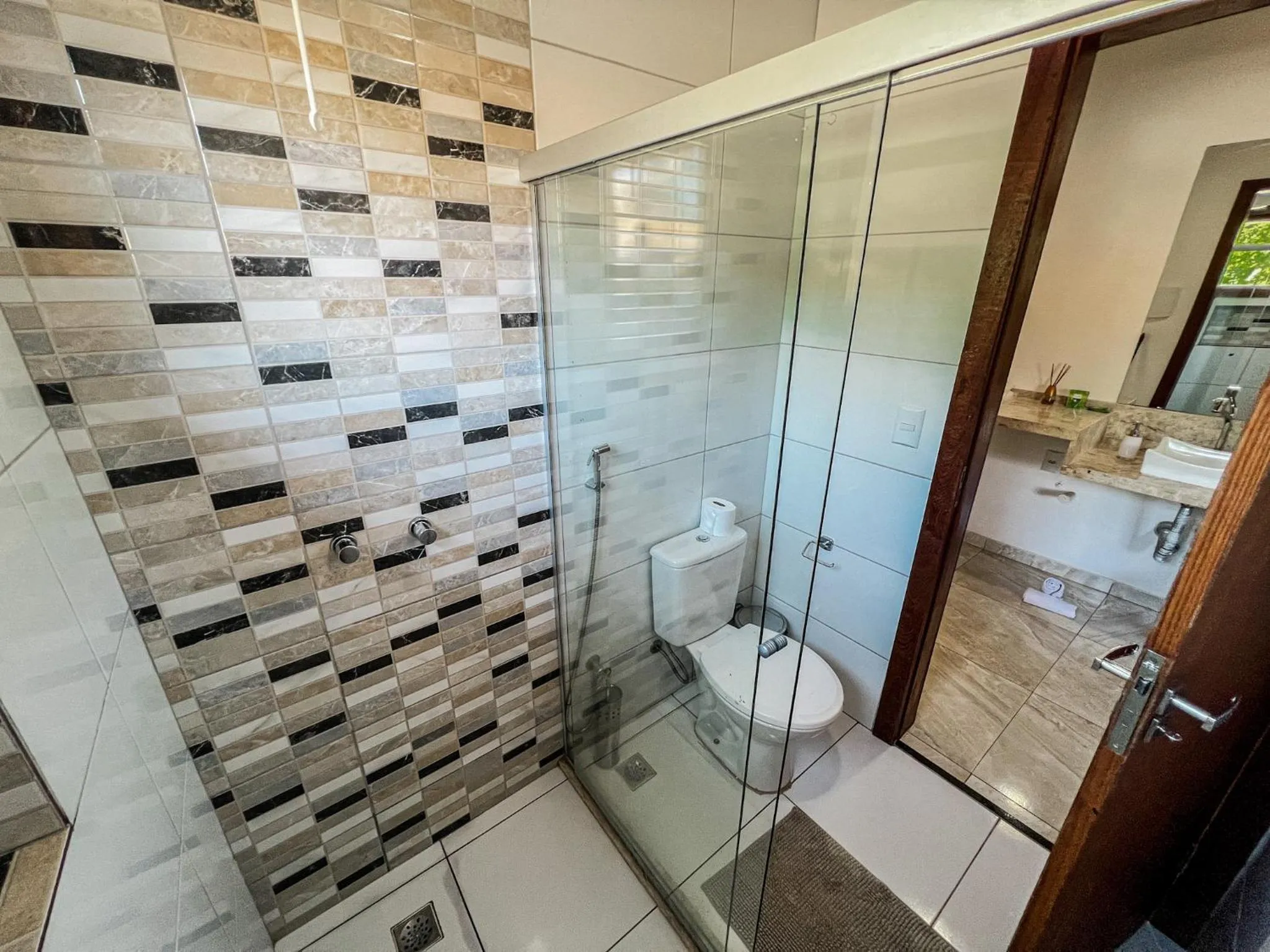 Shower in Conchas do Mar Residence