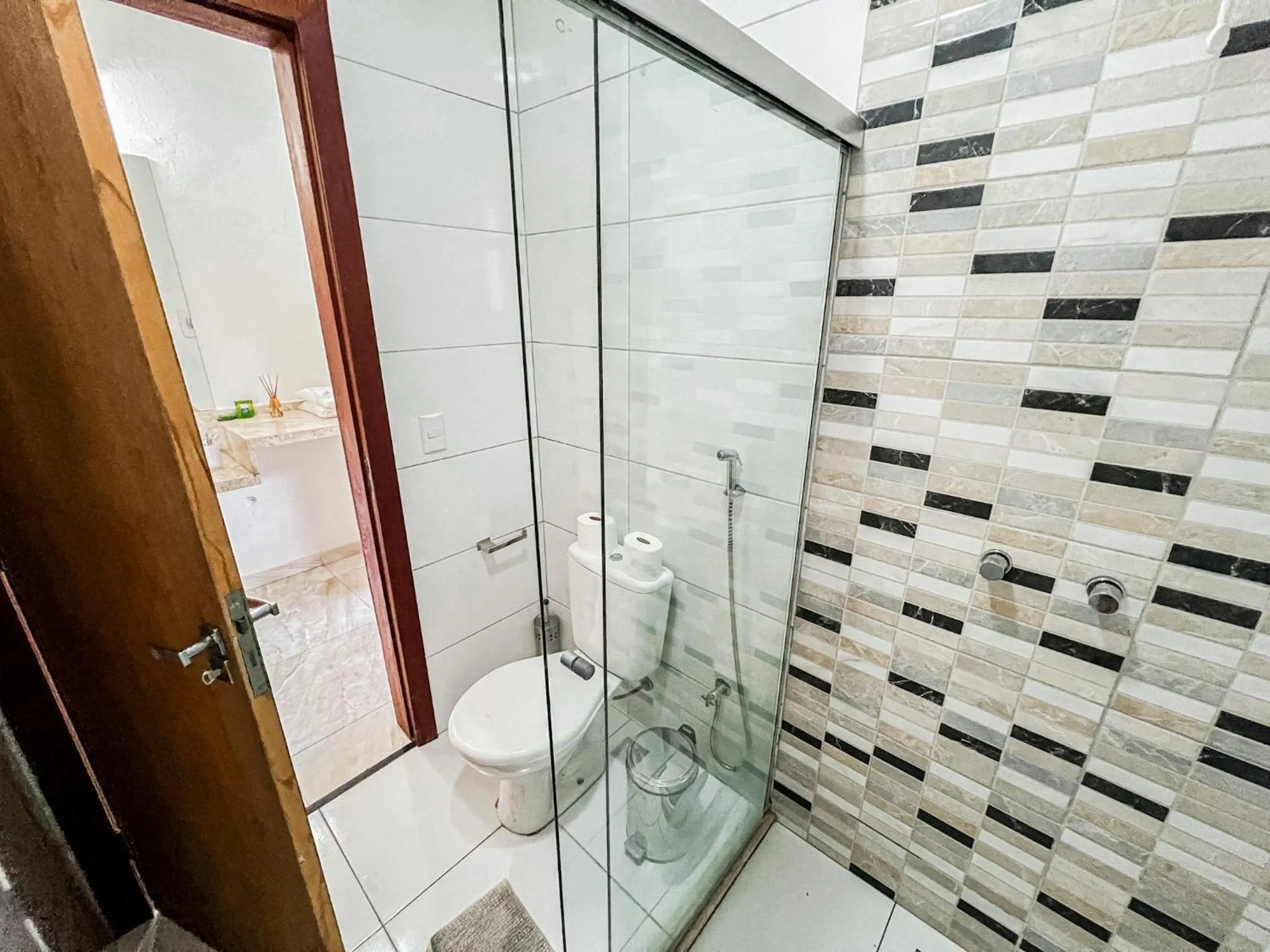 Shower in Conchas do Mar Residence