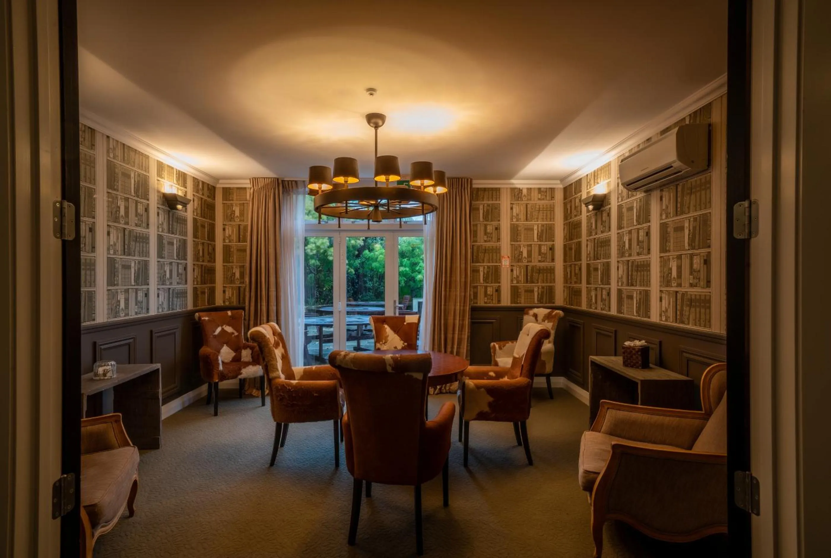 Meeting/conference room in Woodhouse Mountain Lodge