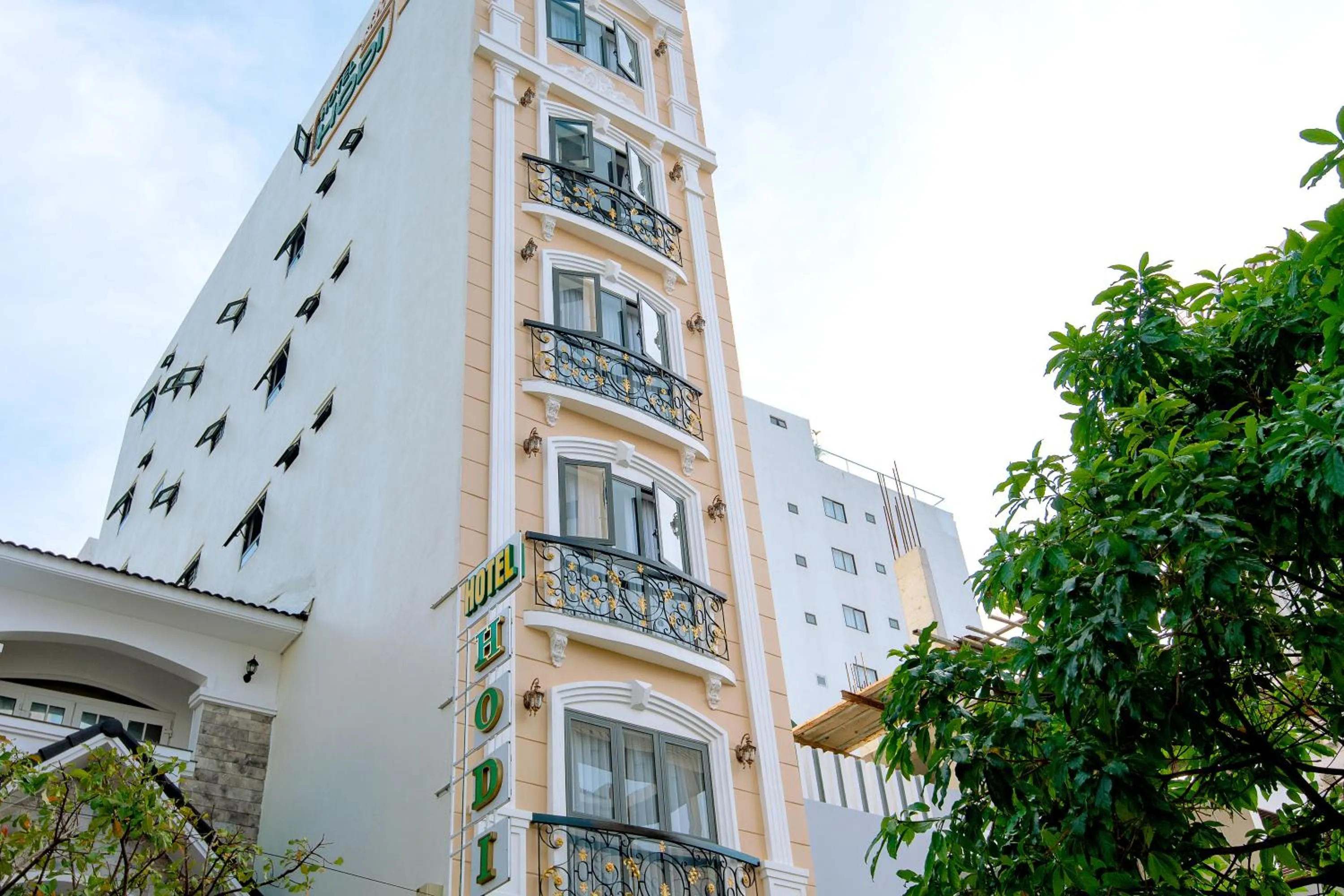 Property logo or sign in HODI Hotel