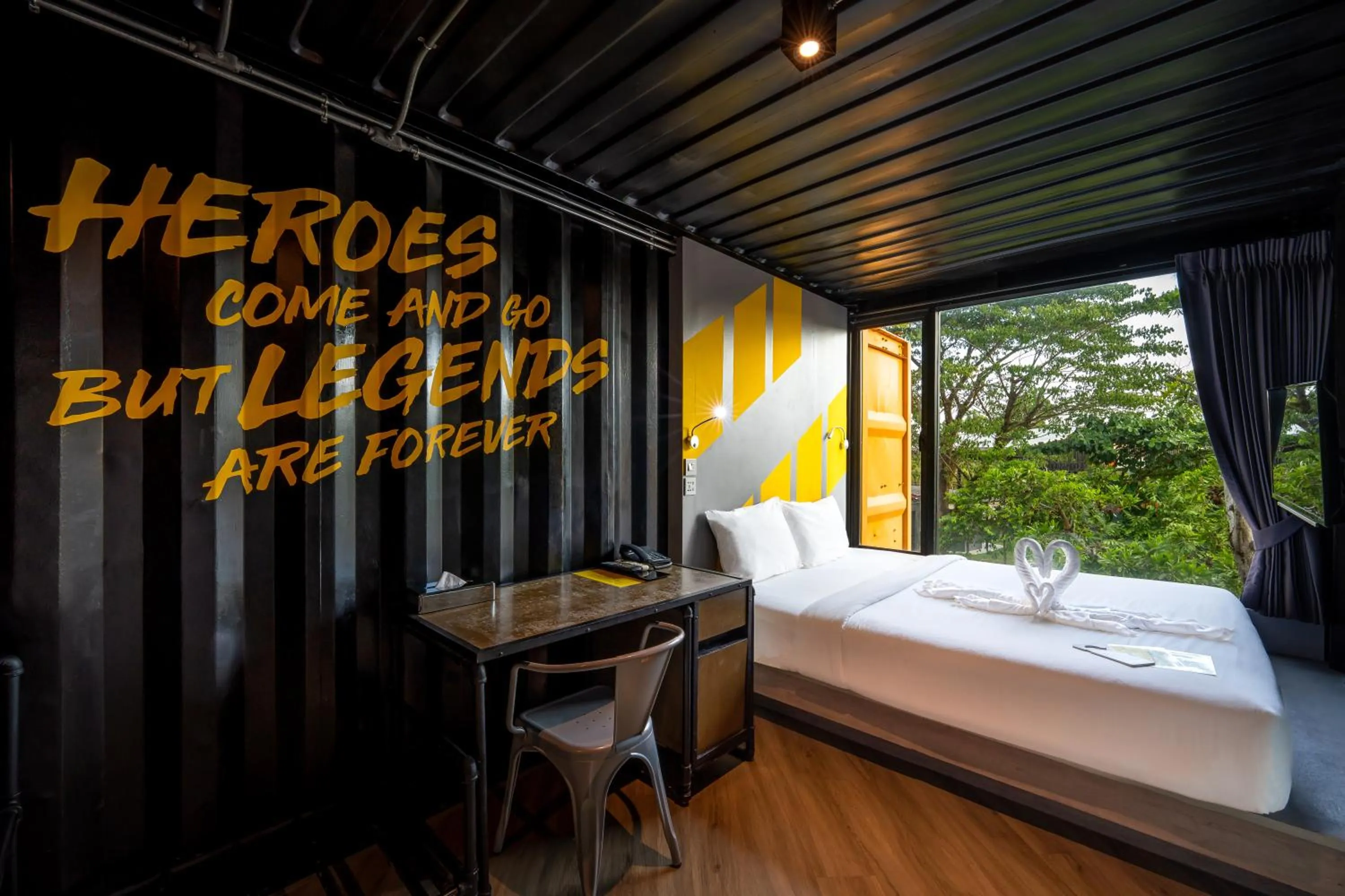 Bed in Hivetel Phuket