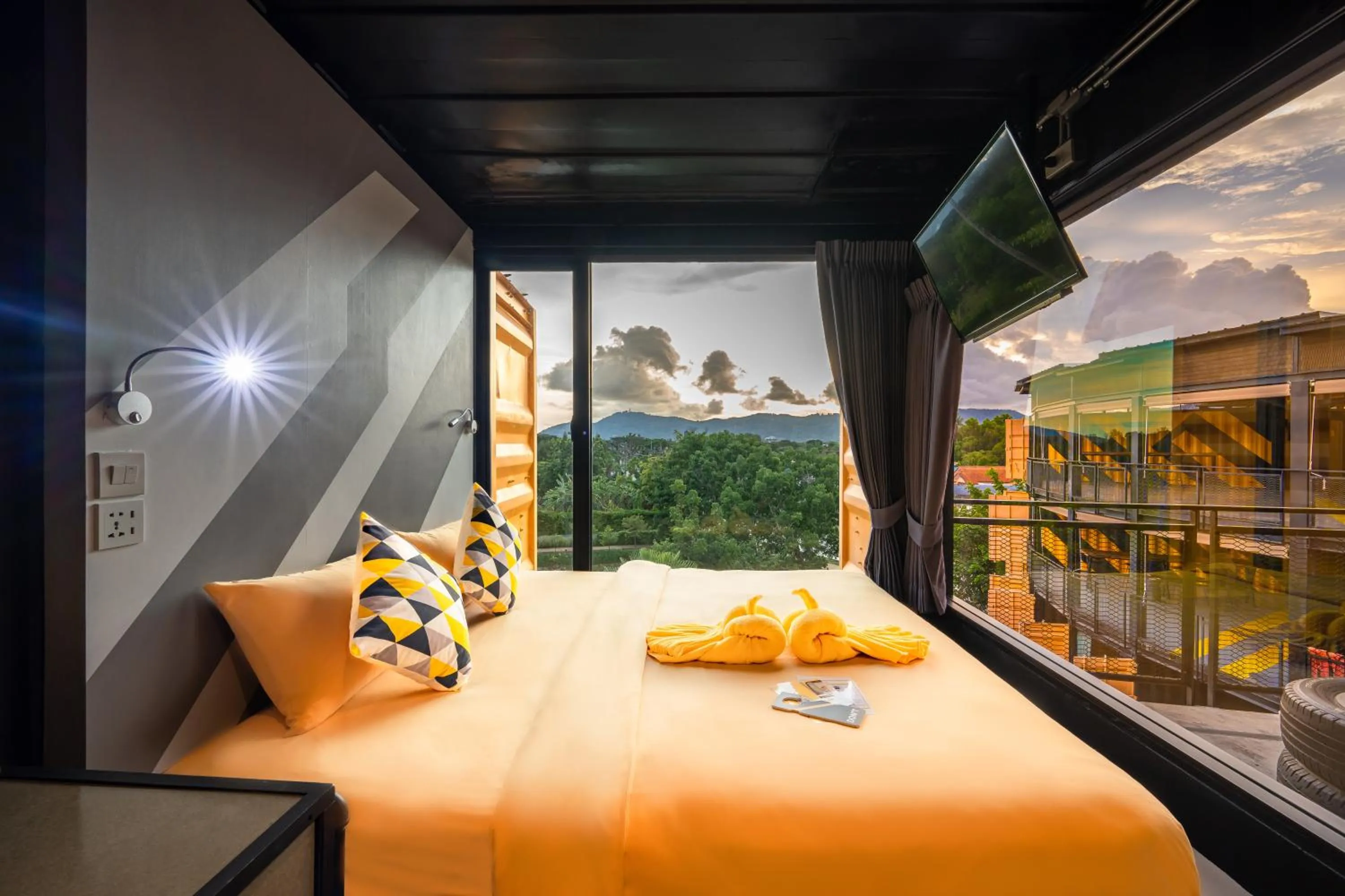 Bed in Hivetel Phuket