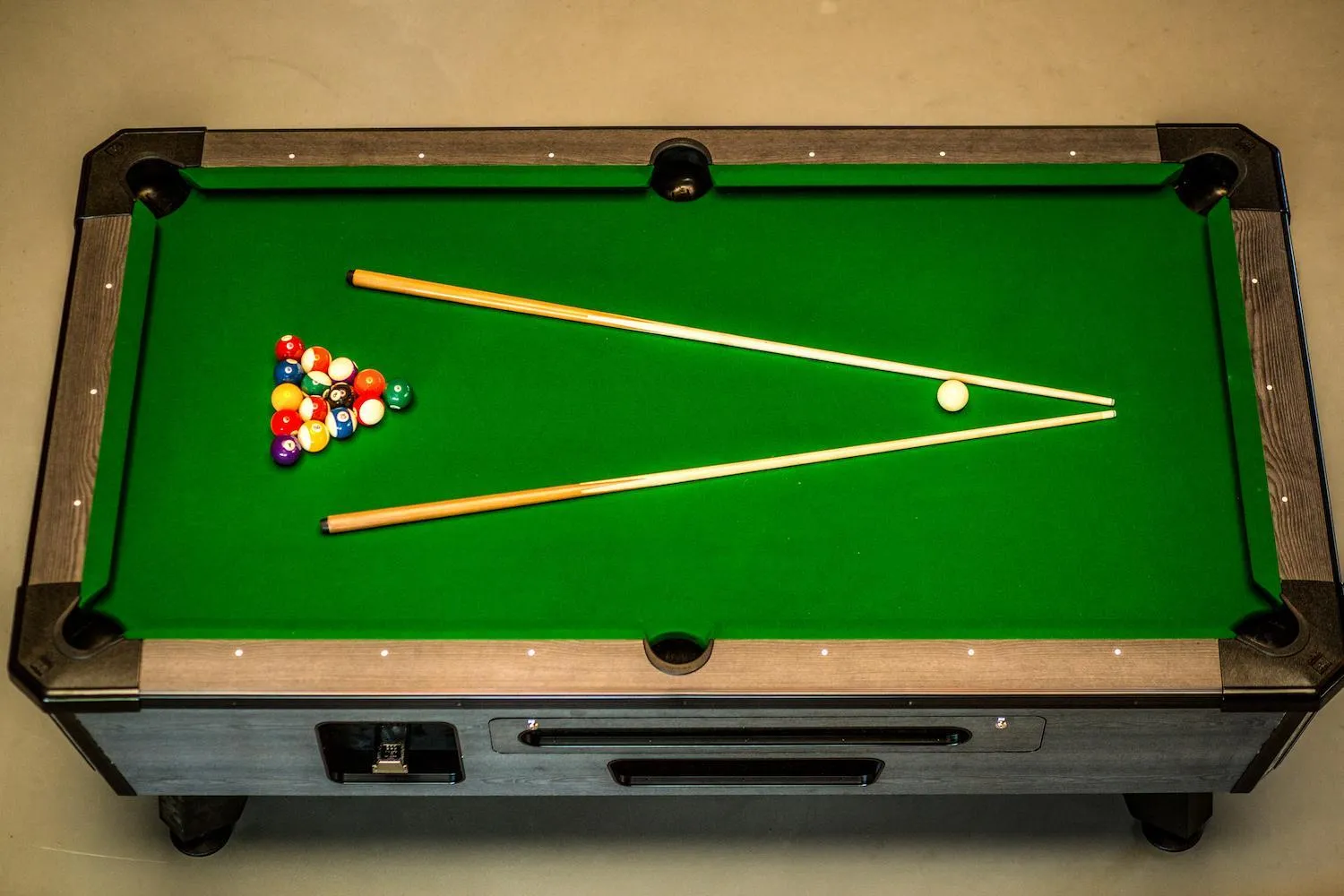 Billiard in Hivetel Phuket