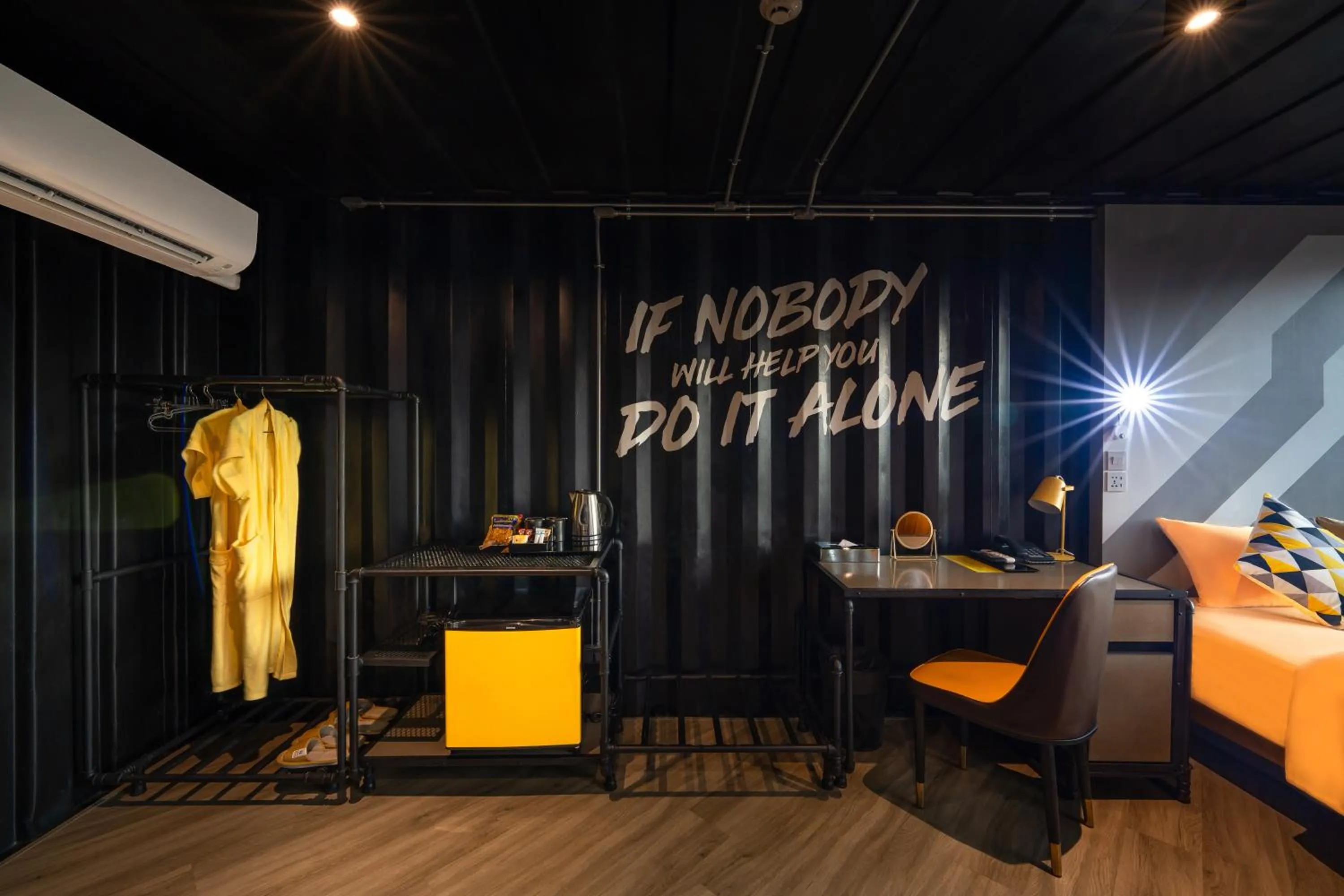 Bed in Hivetel Phuket