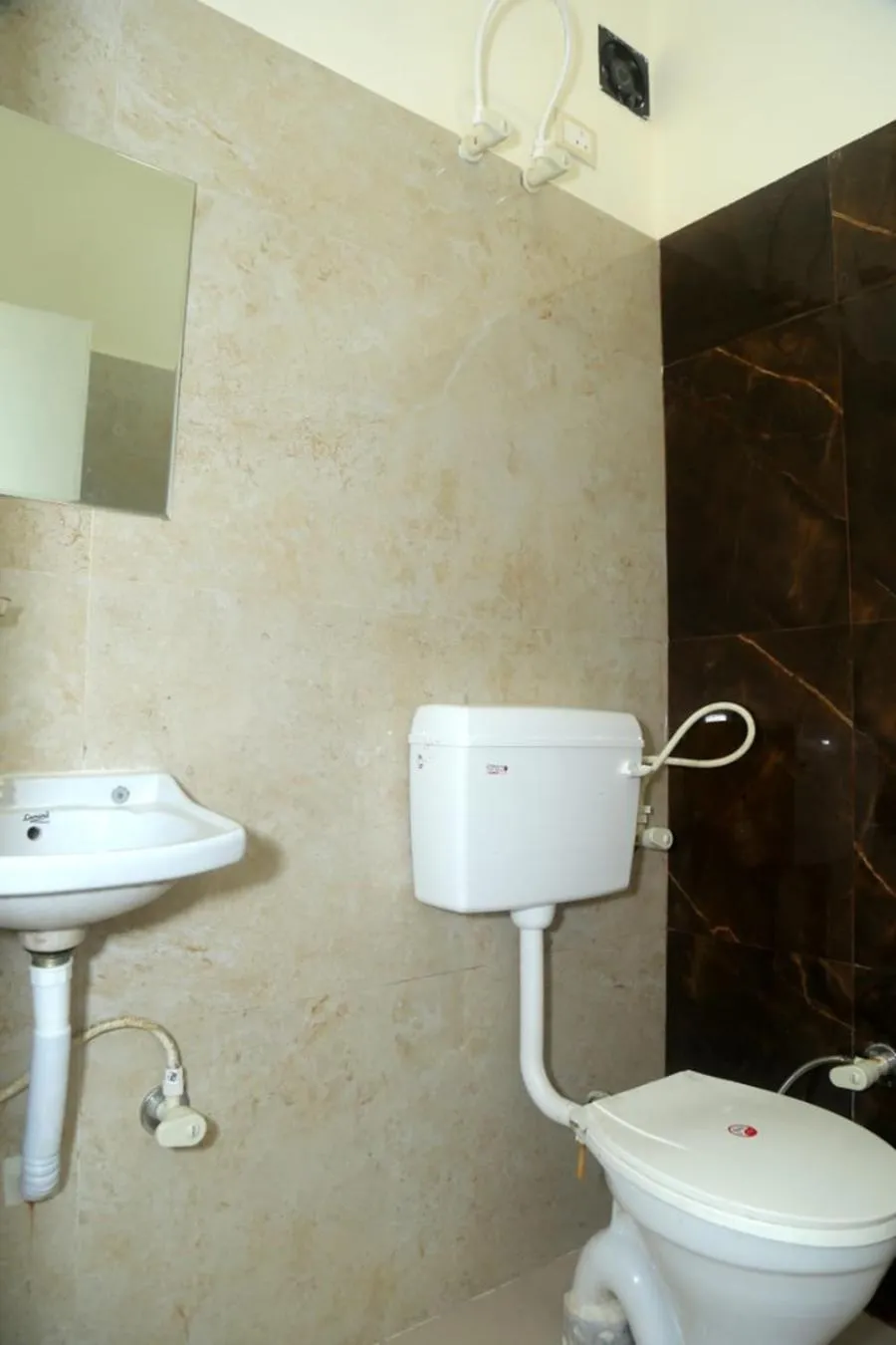 Toilet in Pyrenees Homestay