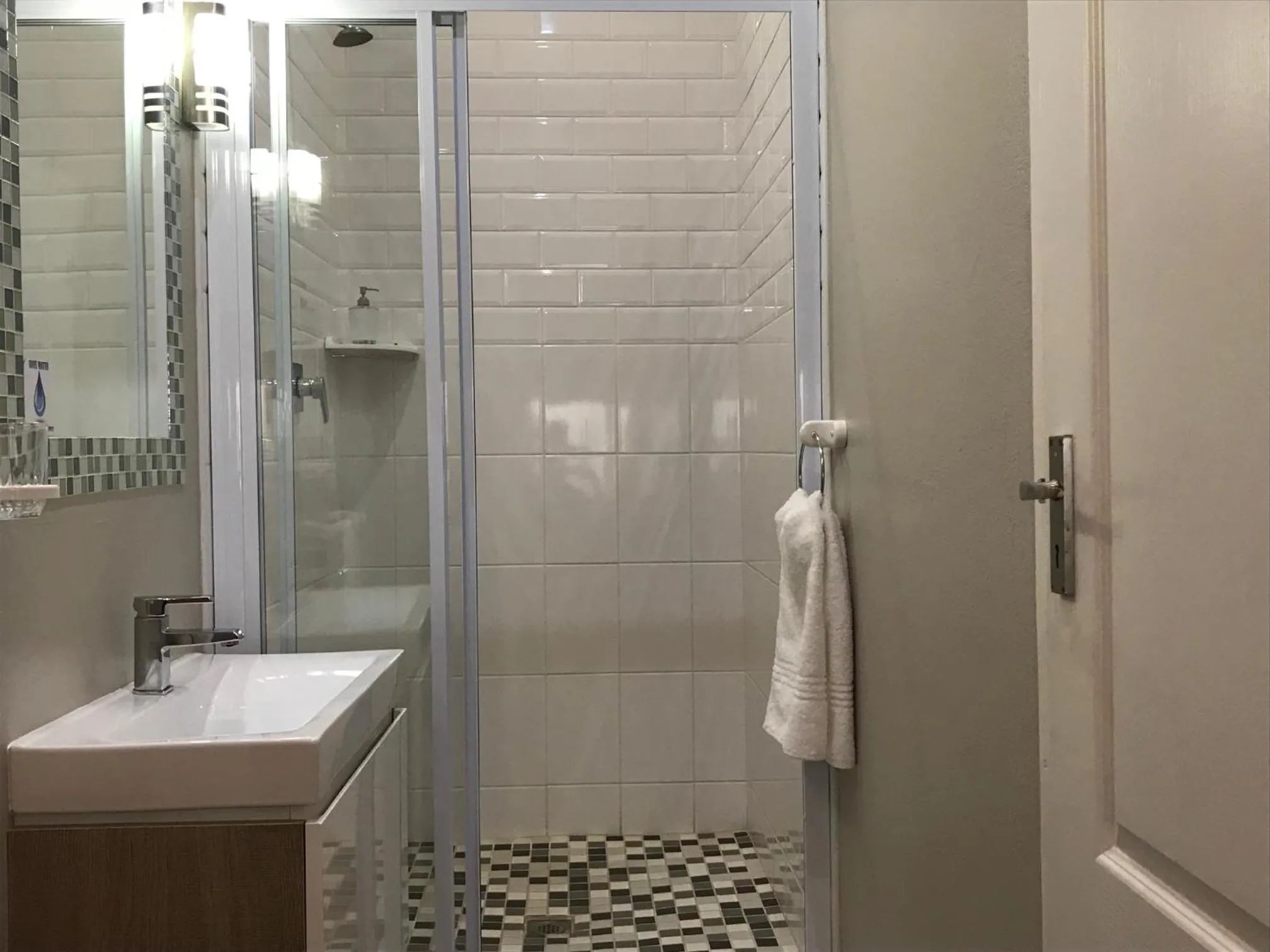 Shower in Anathi Hotel