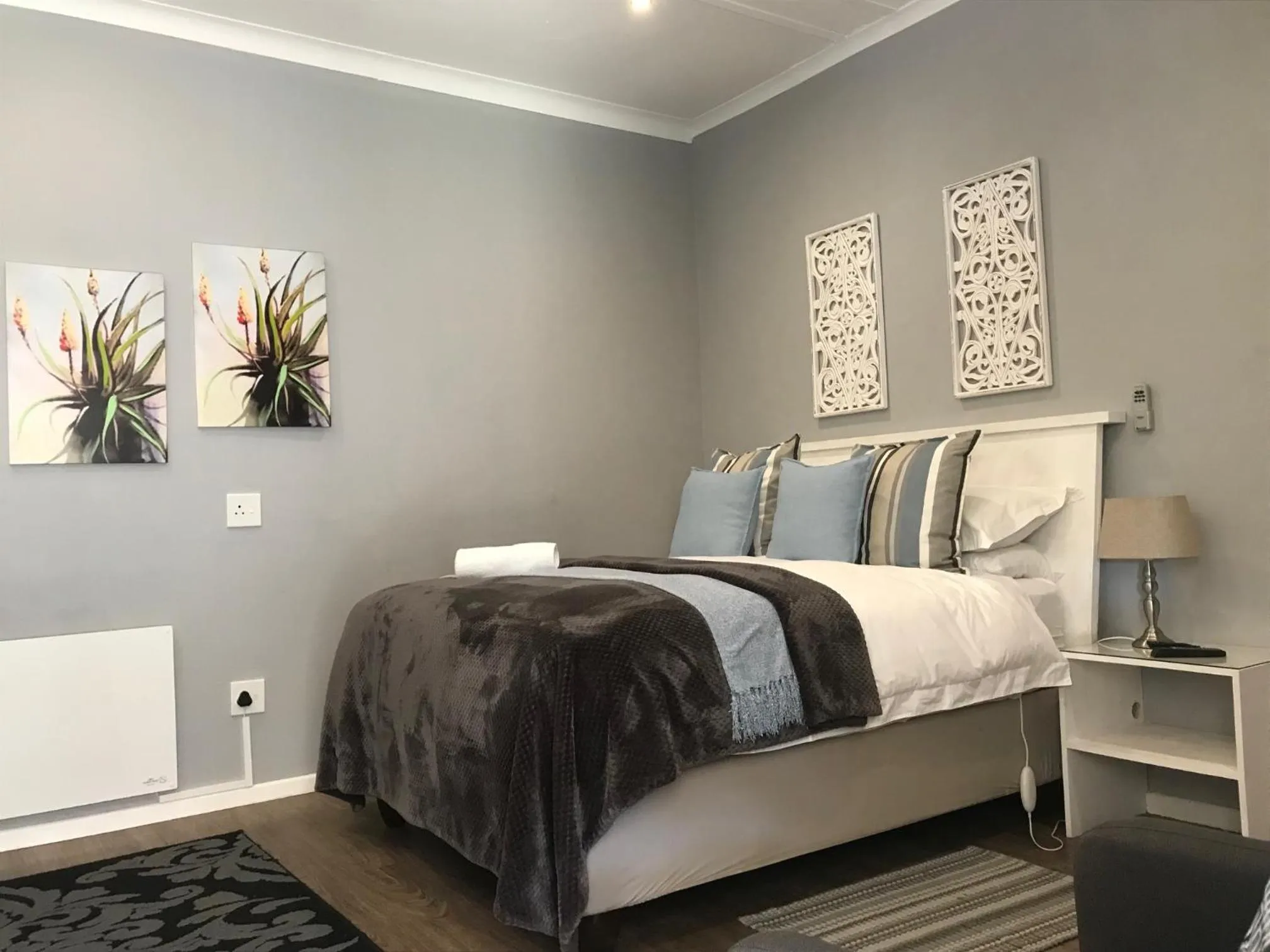 Bedroom, Bed in Anathi Hotel