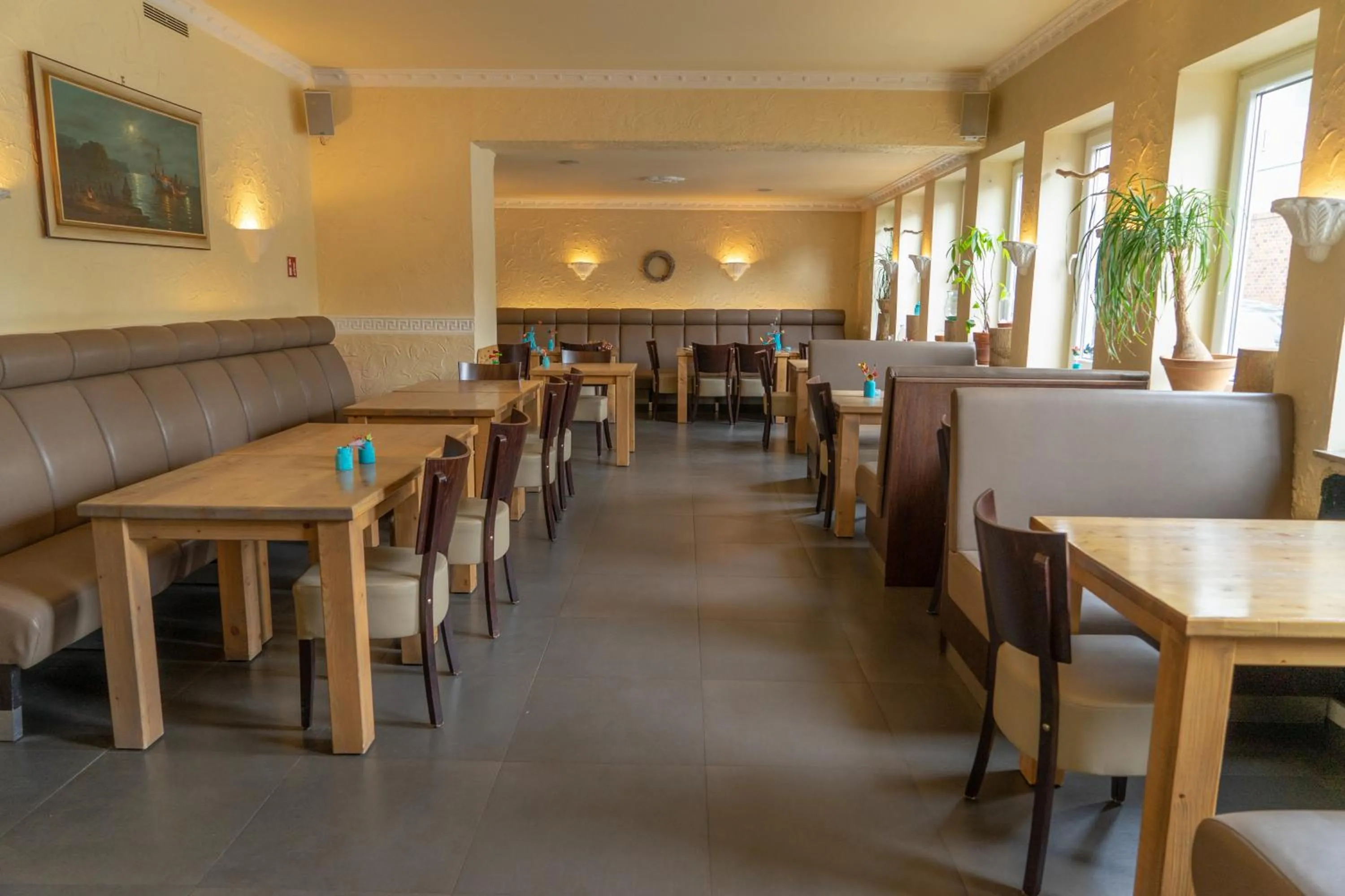 Restaurant/places to eat in Südhotel