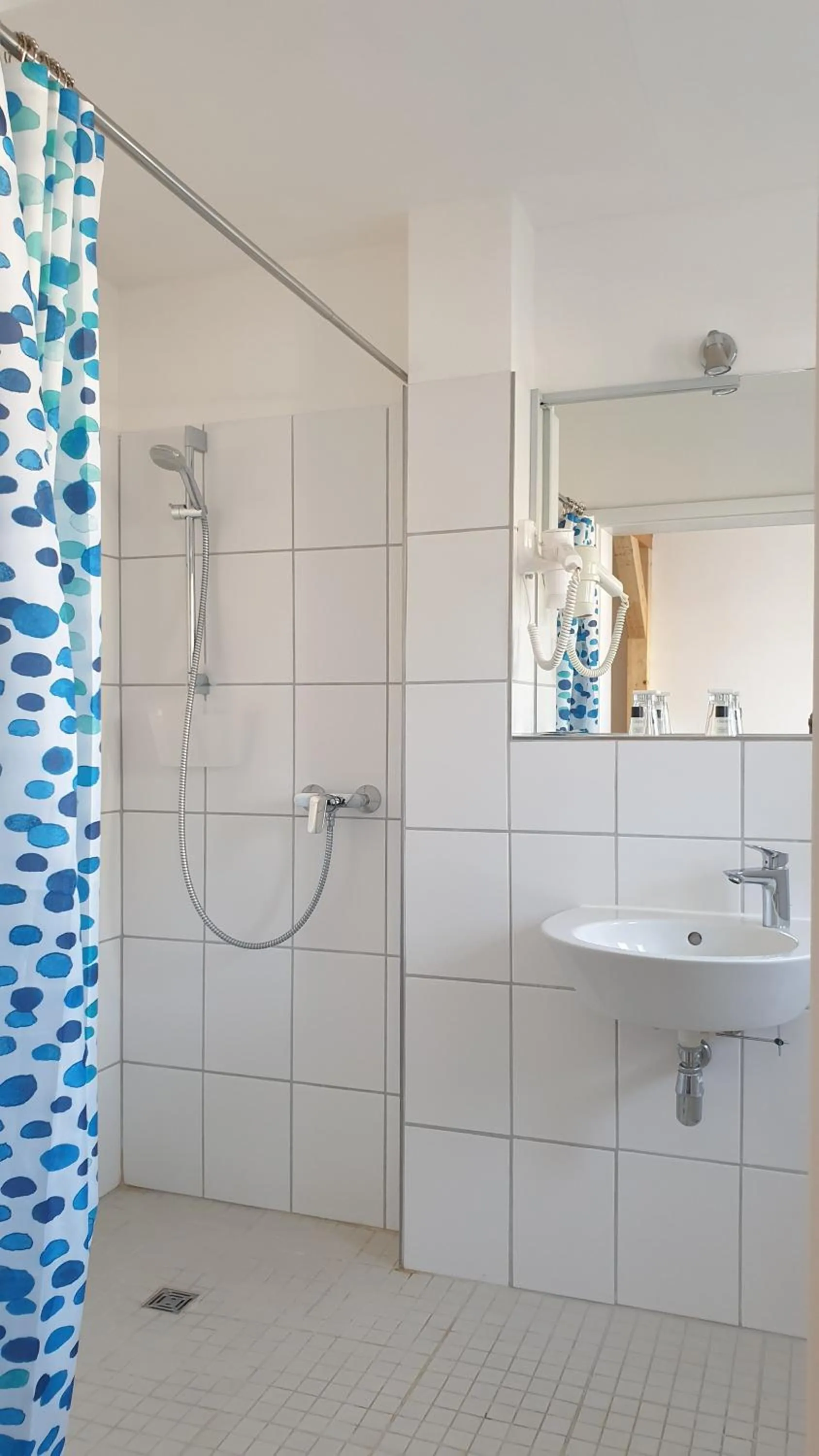 Shower in Südhotel