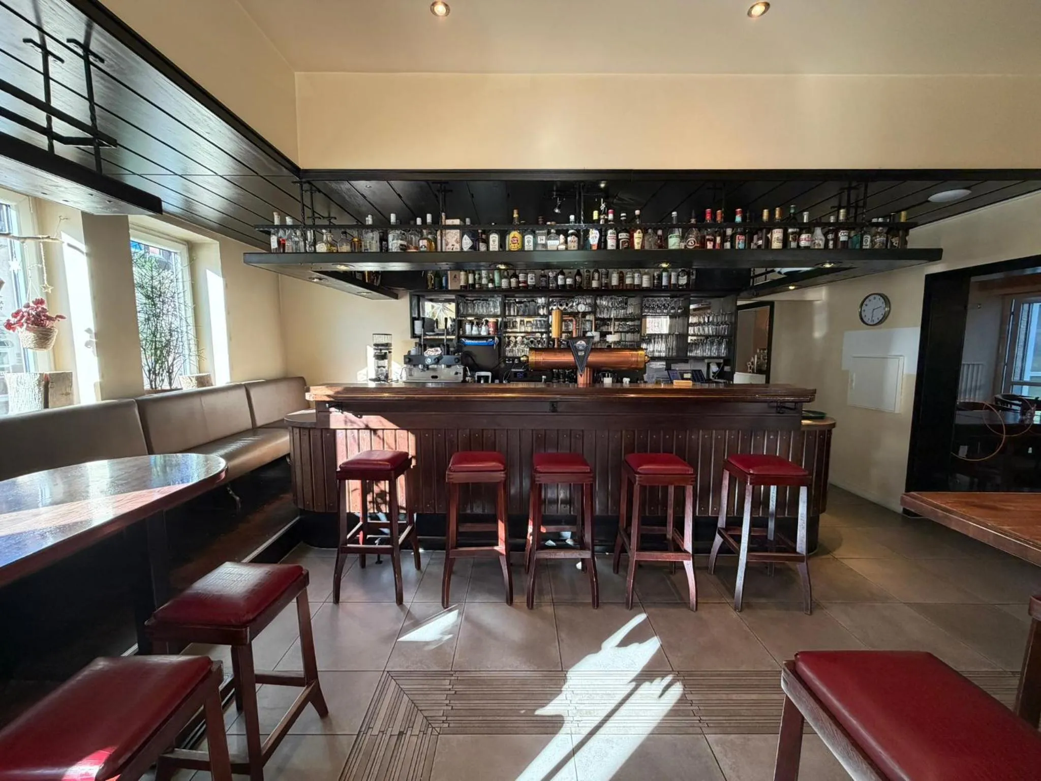 Restaurant/places to eat in Südhotel