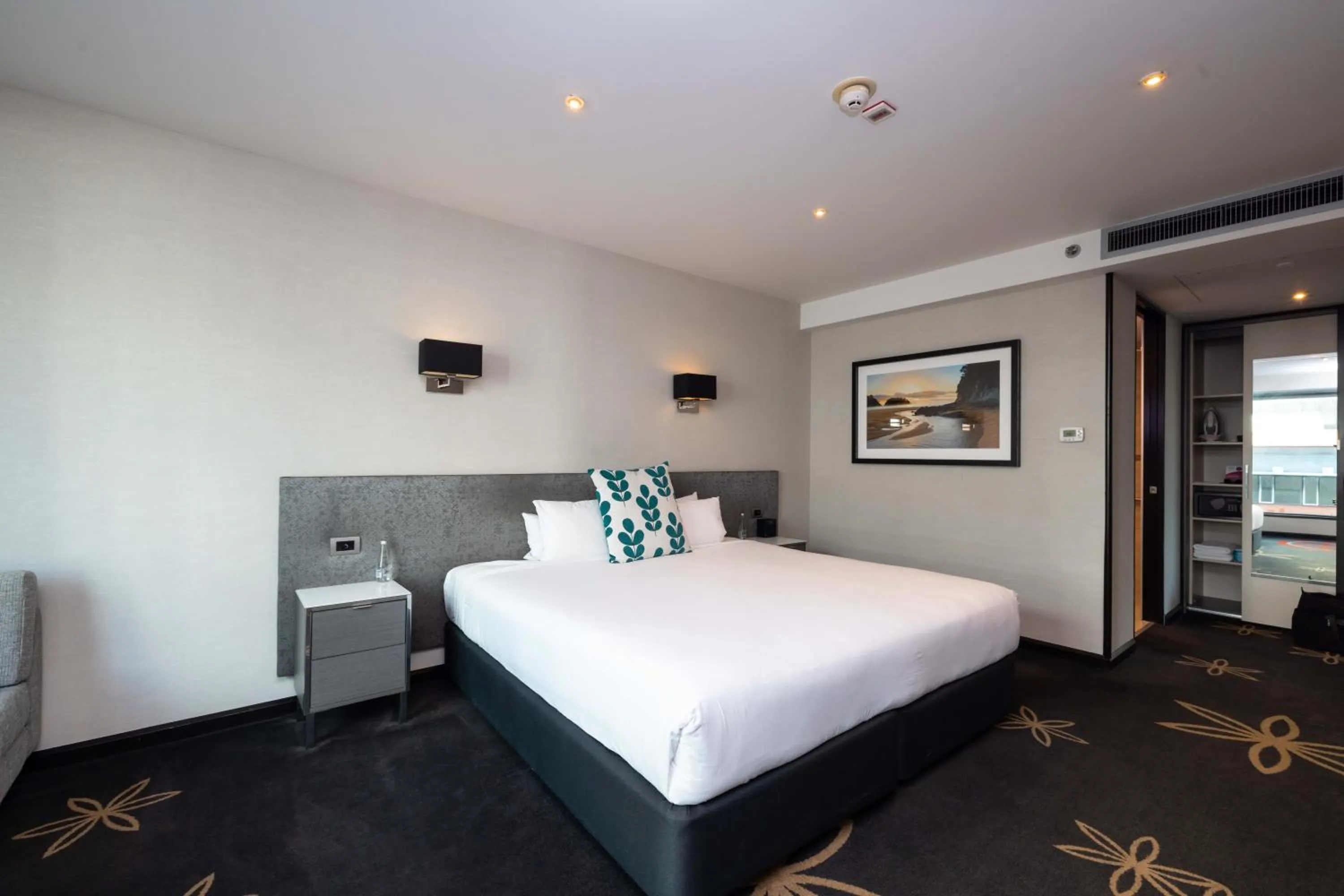 Bedroom, Bed in SkyCity Hotel Auckland