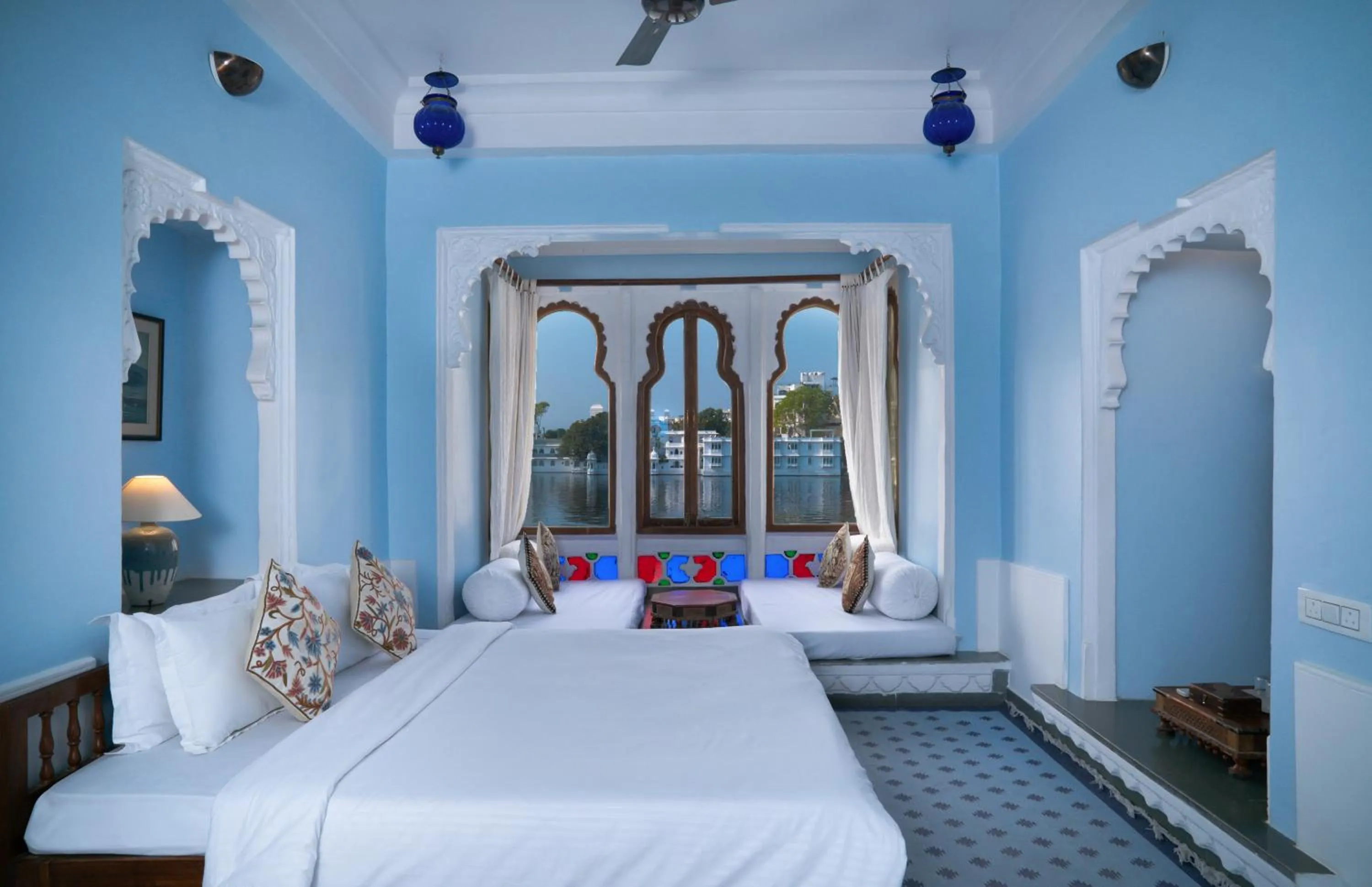 Bed in Kankarwa Haveli