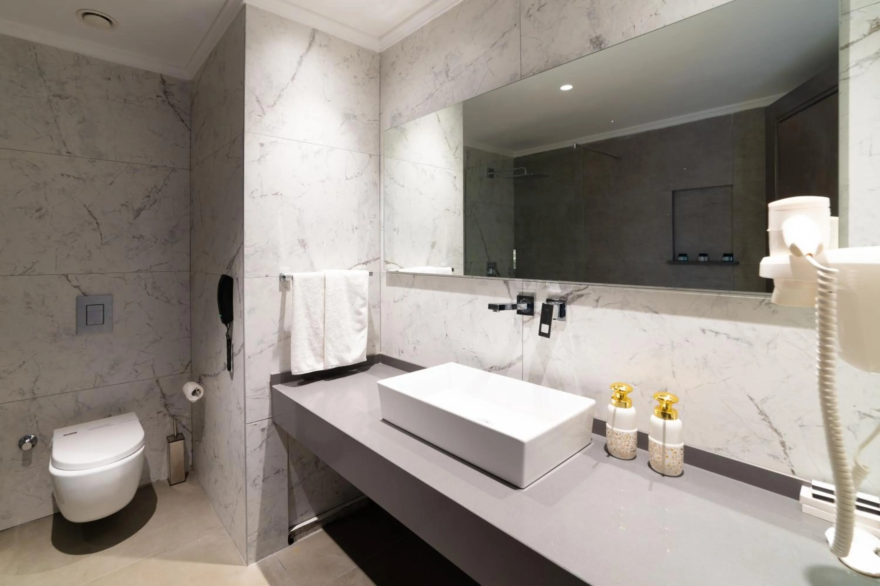 Shower in Hotel Pia Bella