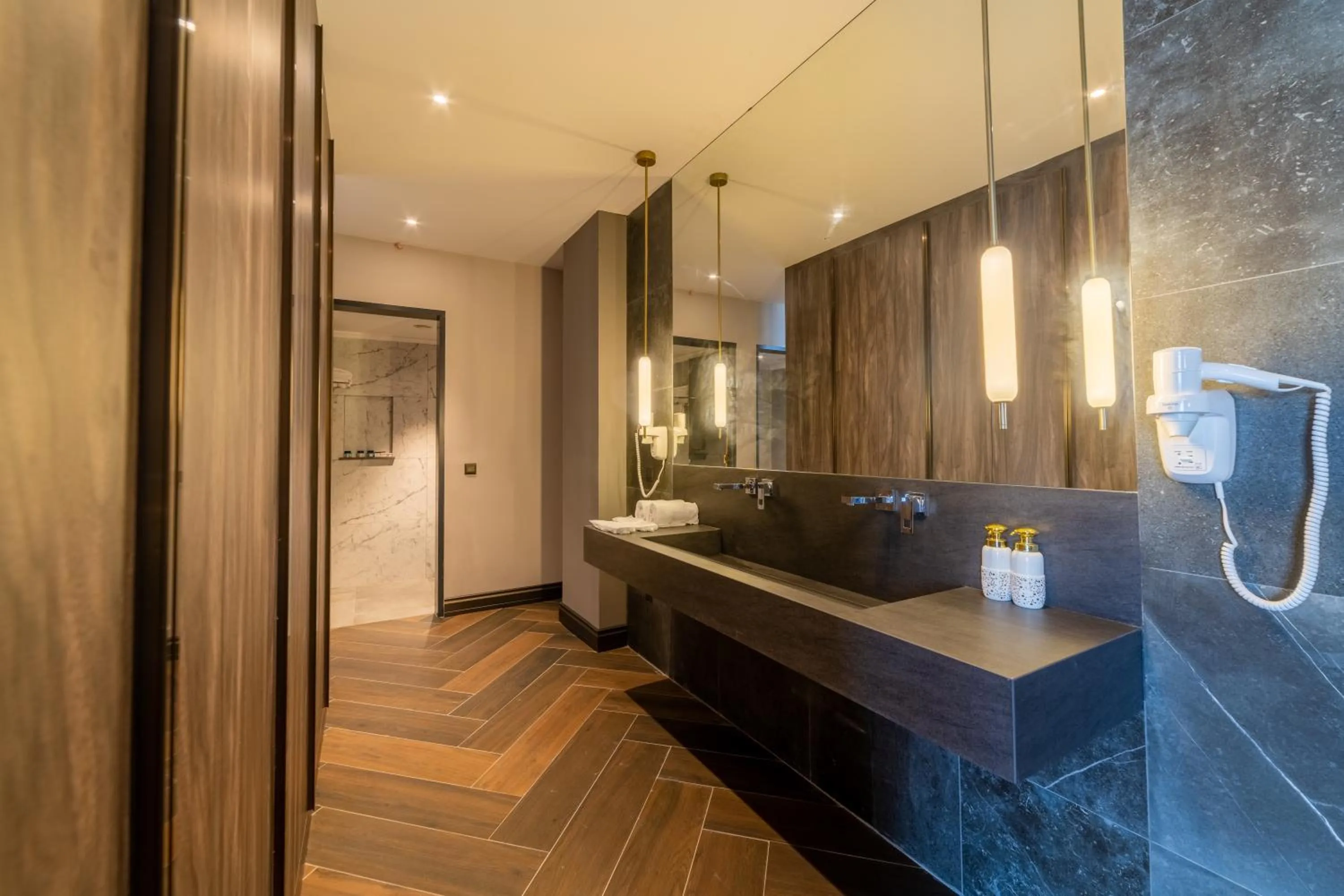 wardrobe in Hotel Pia Bella