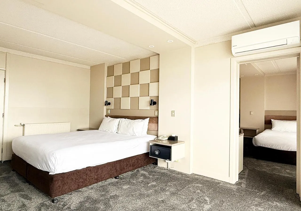 Bedroom, Bed in Sudima Hotel Lake Rotorua